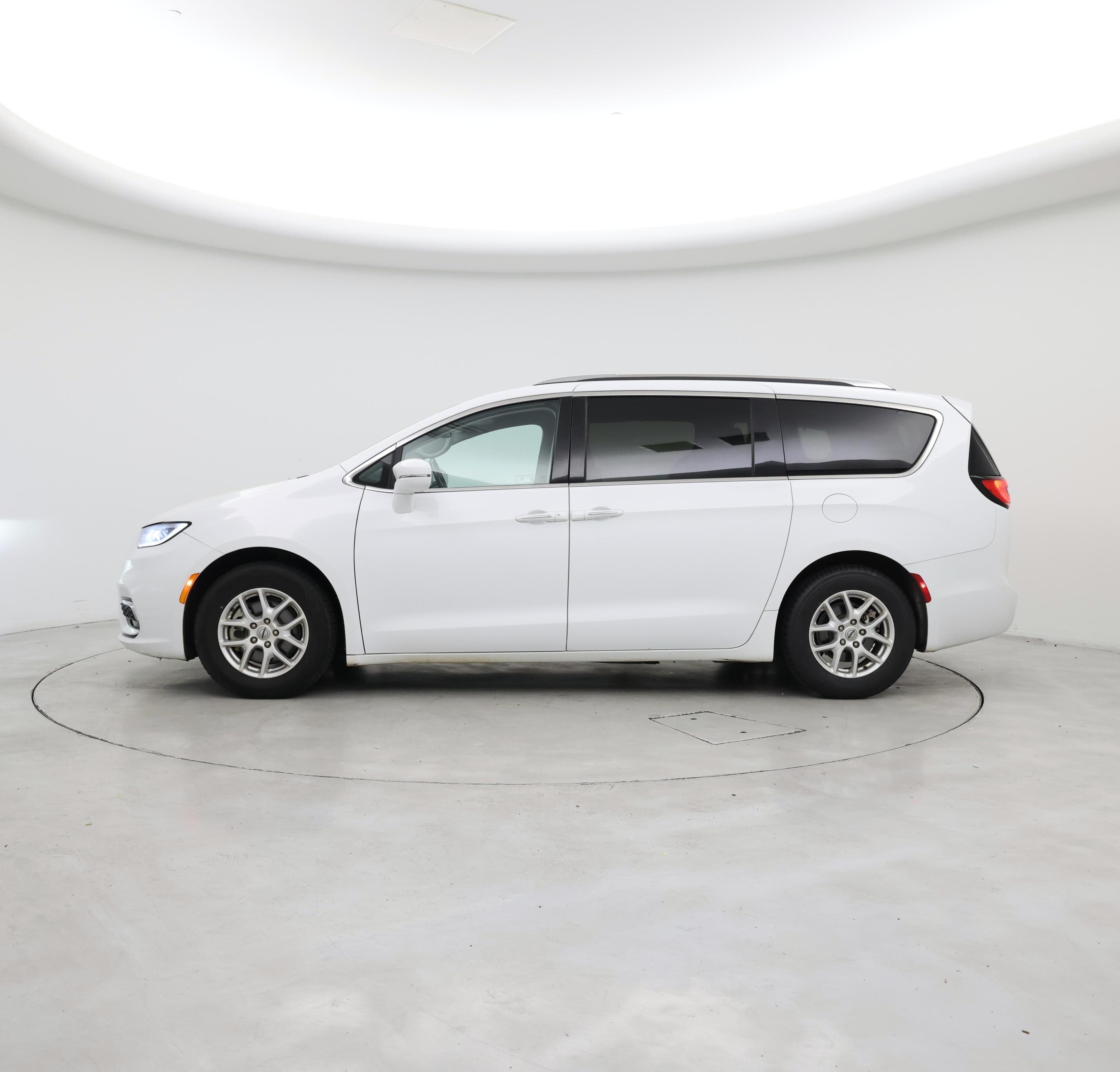 Thumbnail: 2021 Chrysler Pacifica - 3