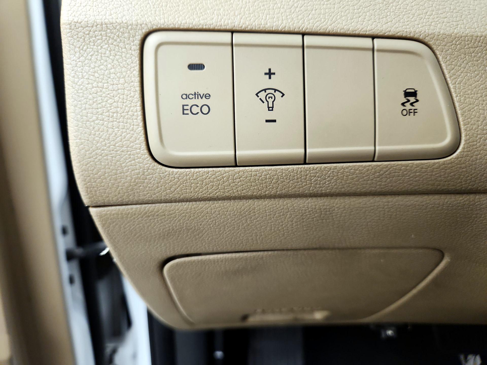 Thumbnail: 2013 Hyundai Elantra - 13