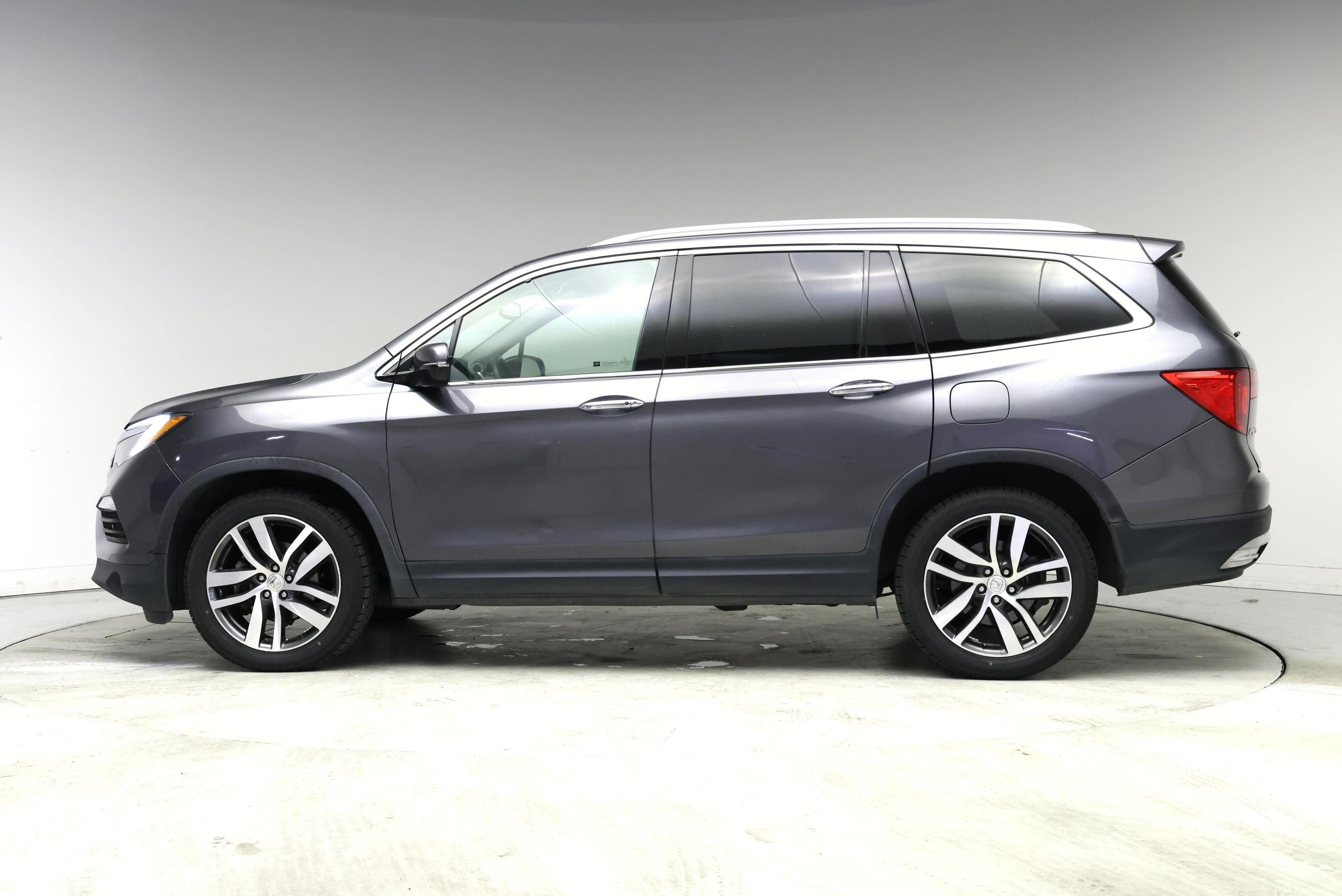 Thumbnail: 2017 Honda Pilot - 3
