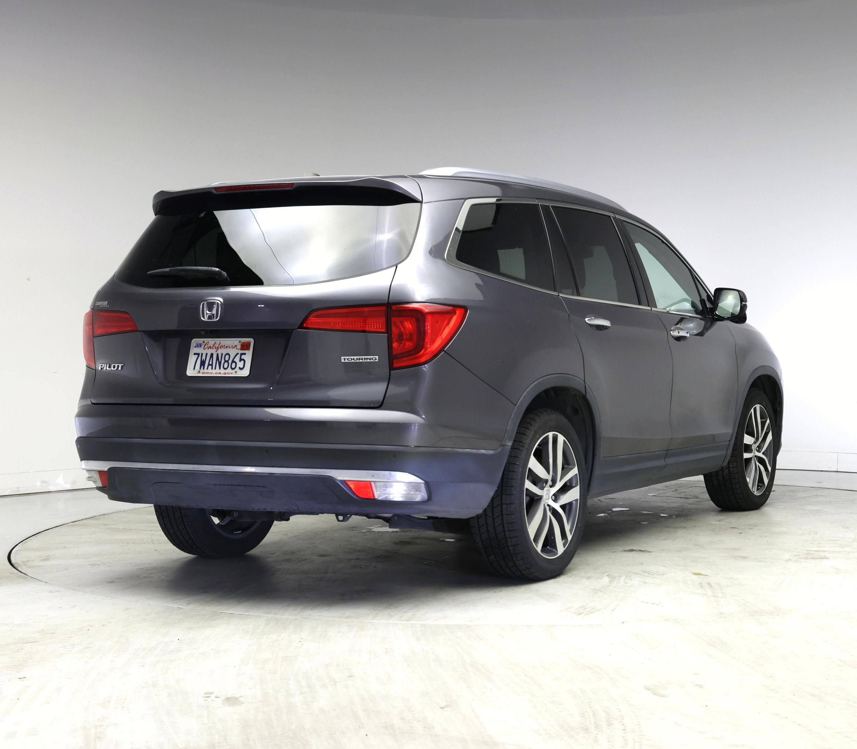 Thumbnail: 2017 Honda Pilot - 8
