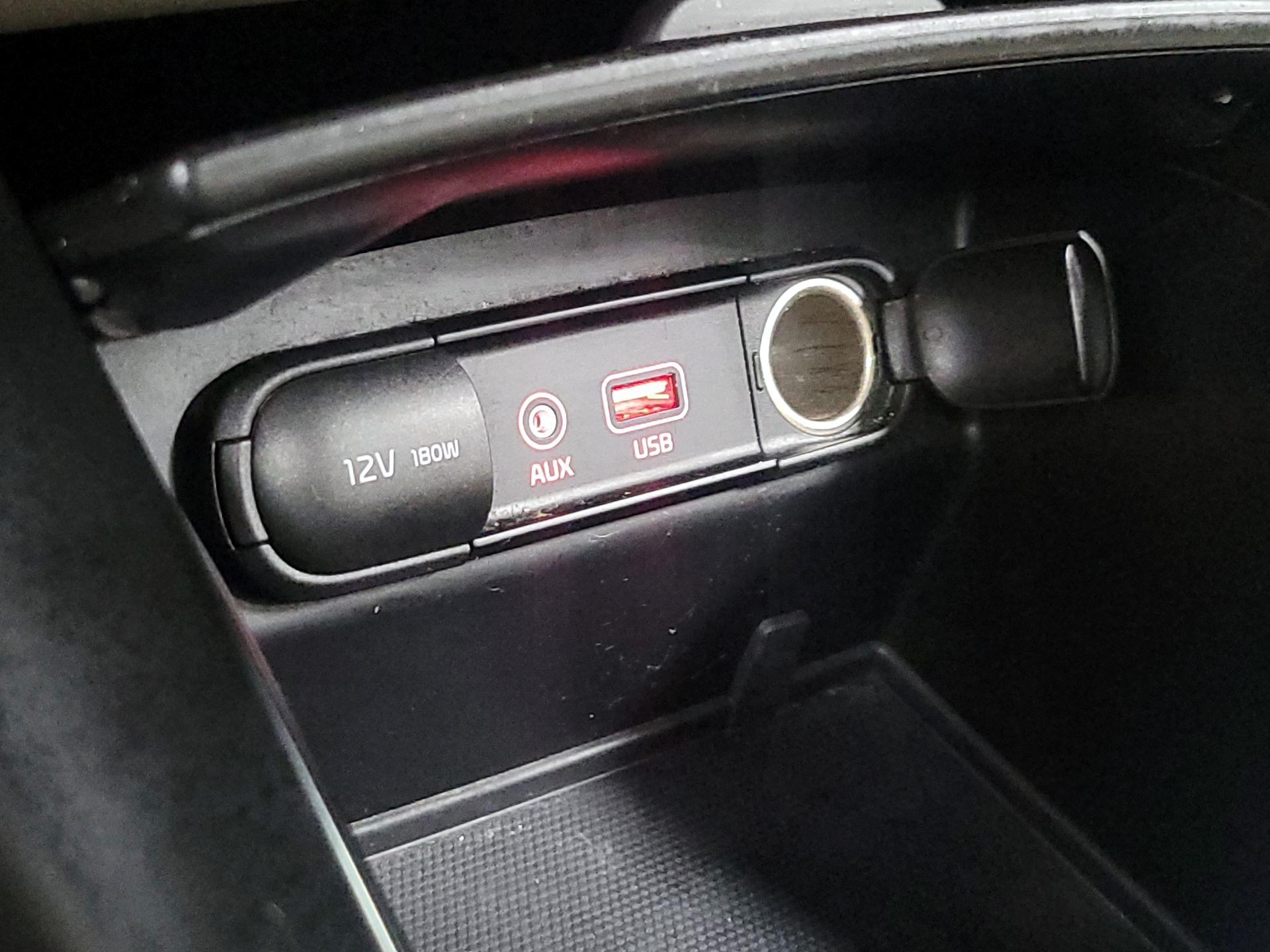 Thumbnail: 2019 Kia Sorento - 18