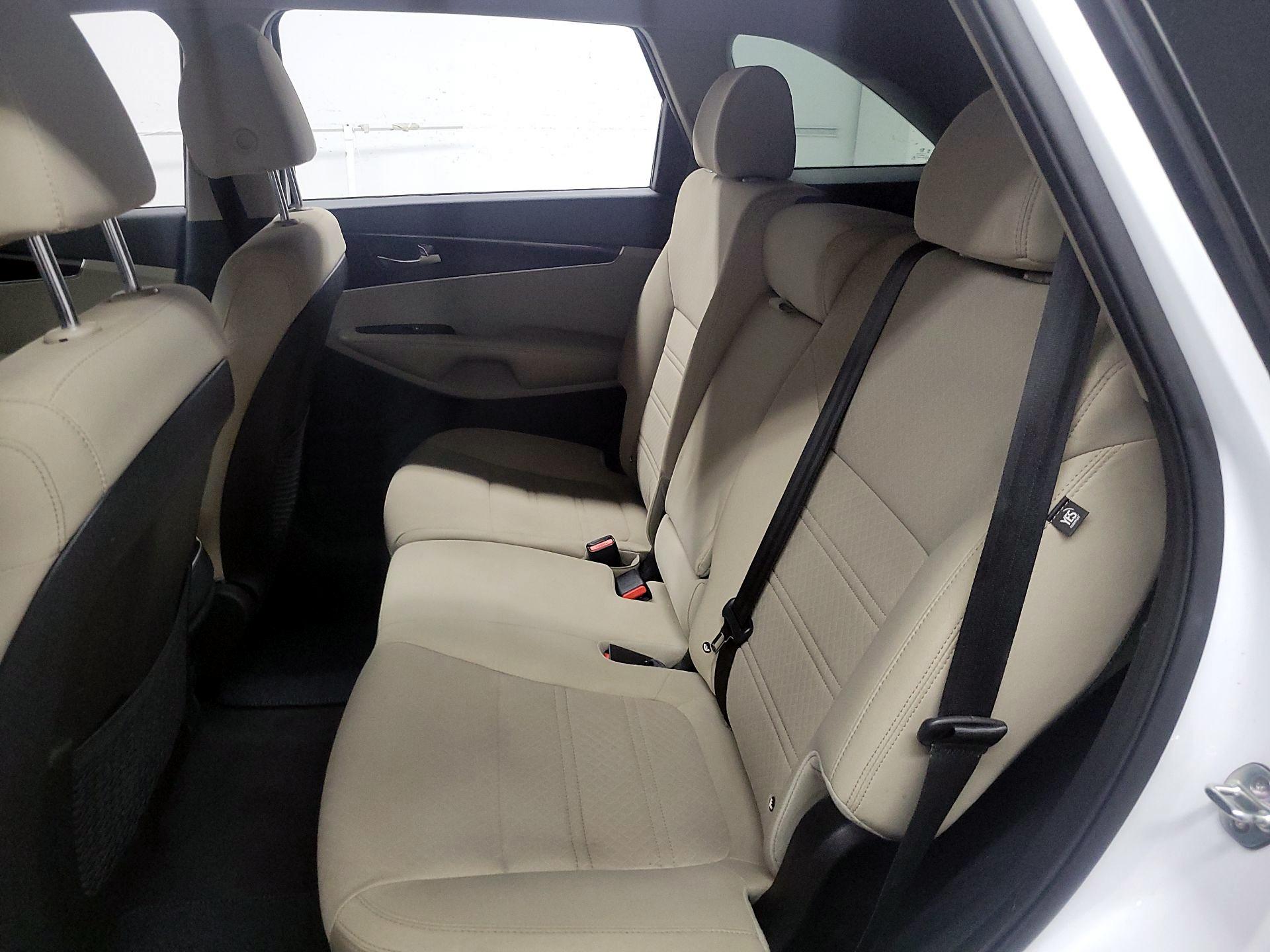 Thumbnail: 2019 Kia Sorento - 19