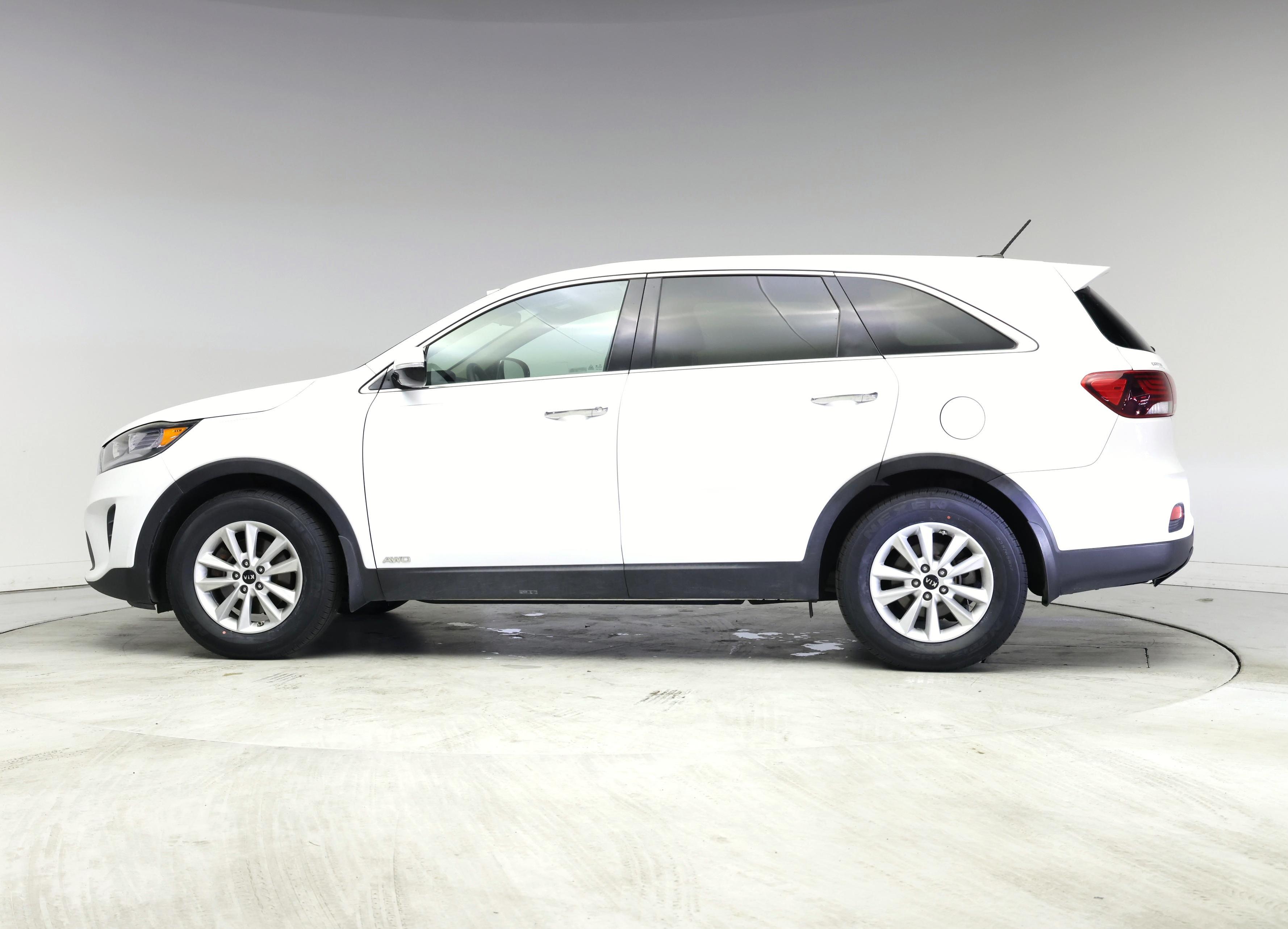 Thumbnail: 2019 Kia Sorento - 3