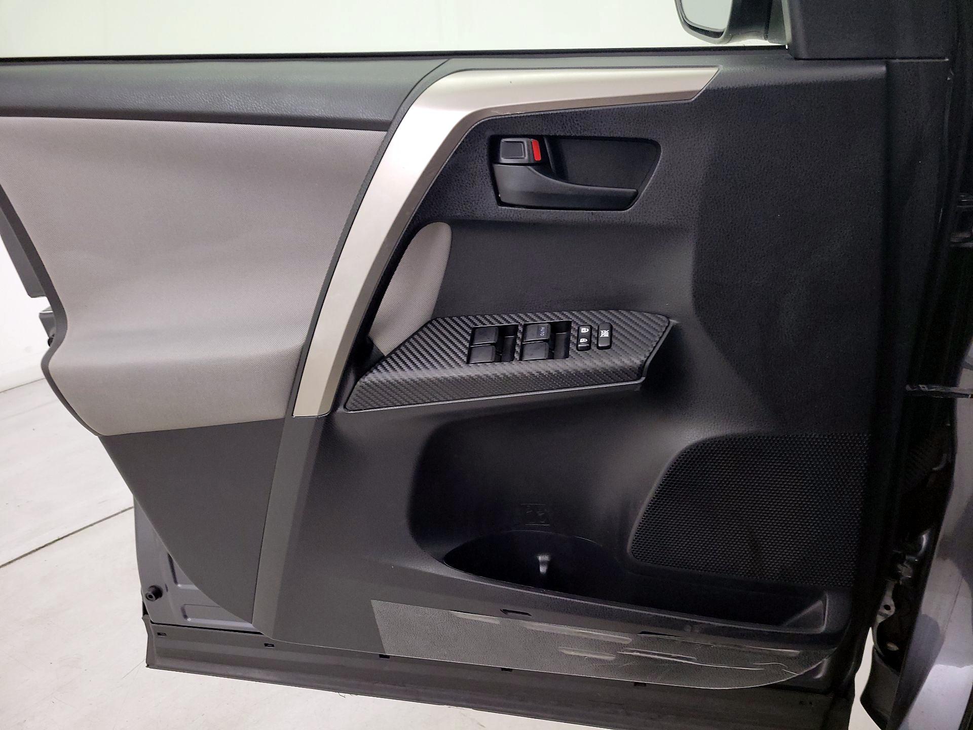 Thumbnail: 2015 Toyota RAV4 - 12