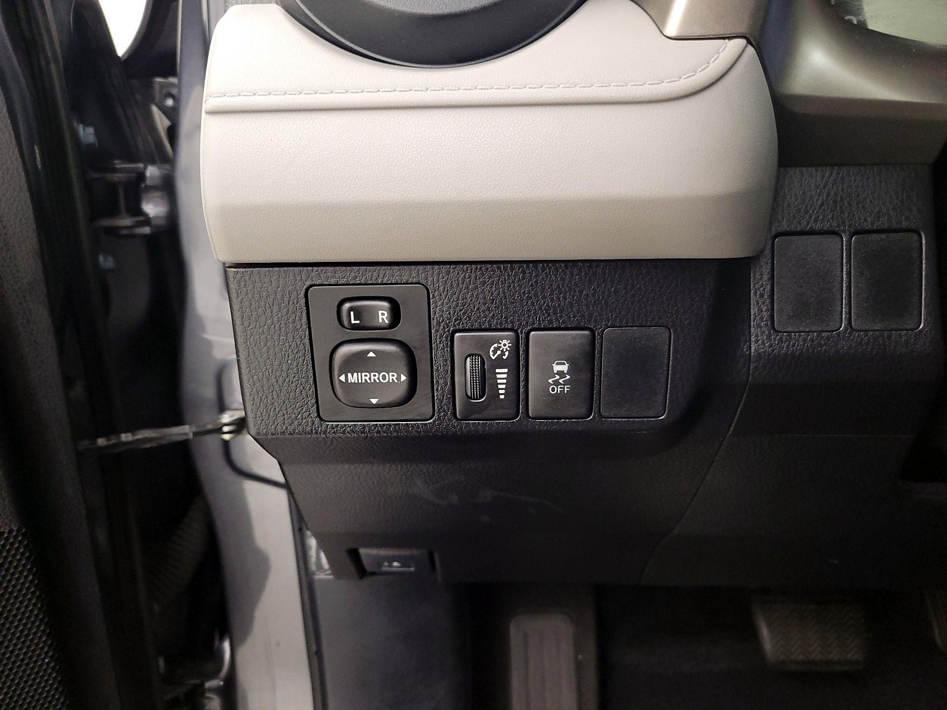 Thumbnail: 2015 Toyota RAV4 - 13