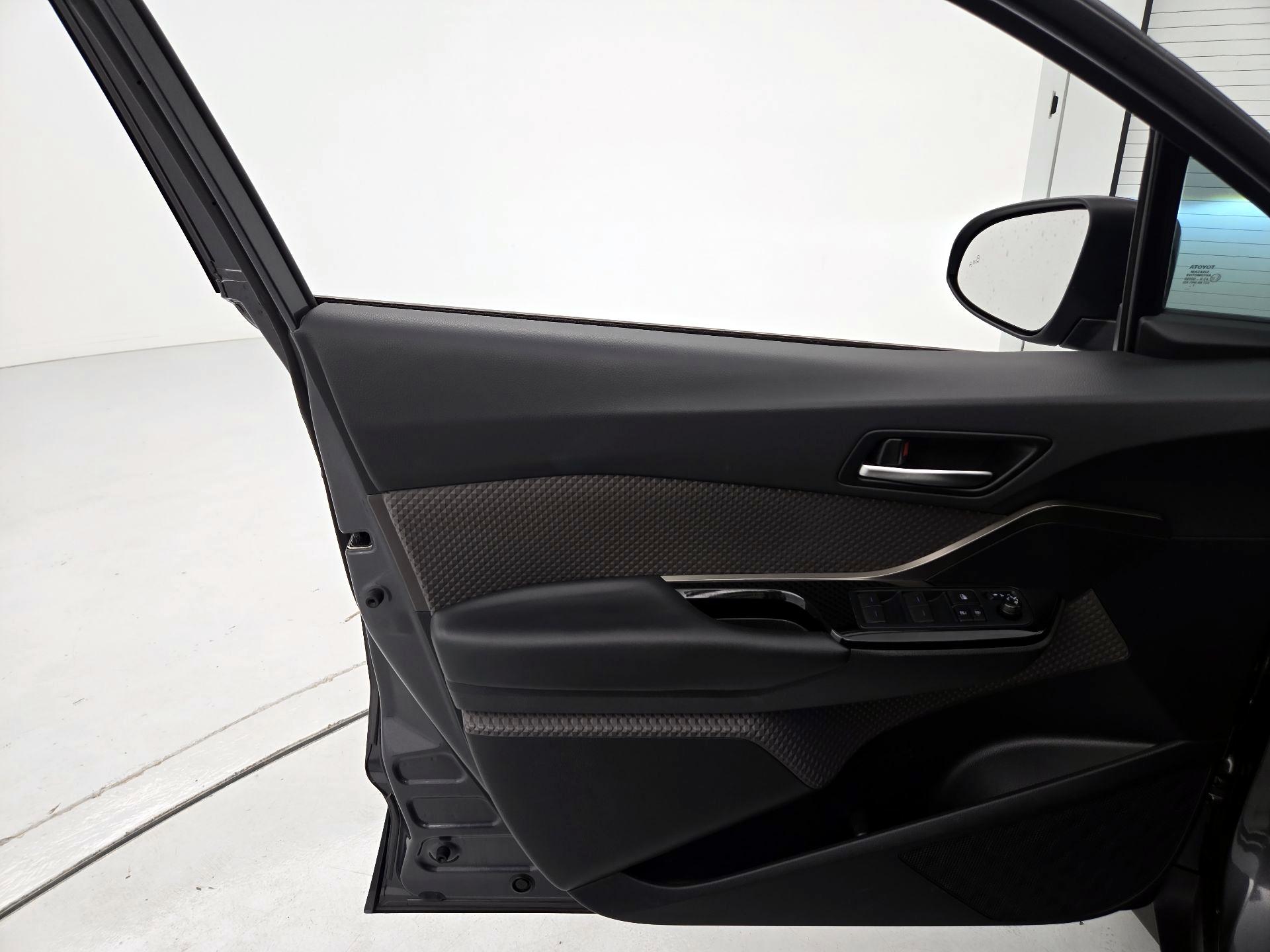 Thumbnail: 2022 Toyota C-HR - 12