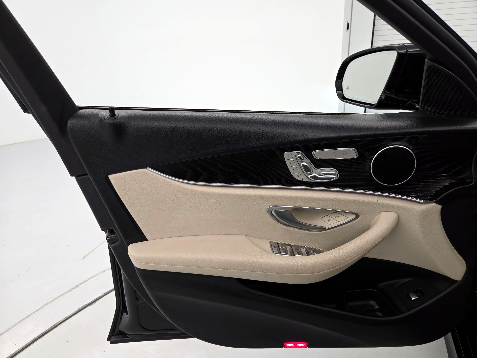 Thumbnail: 2020 Mercedes-Benz E-Class - 12