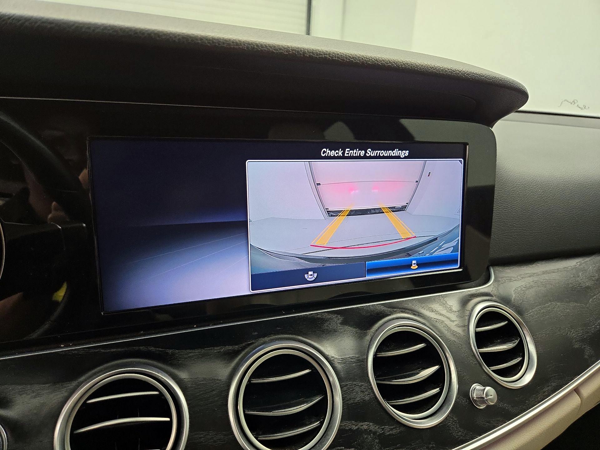 Thumbnail: 2020 Mercedes-Benz E-Class - 15