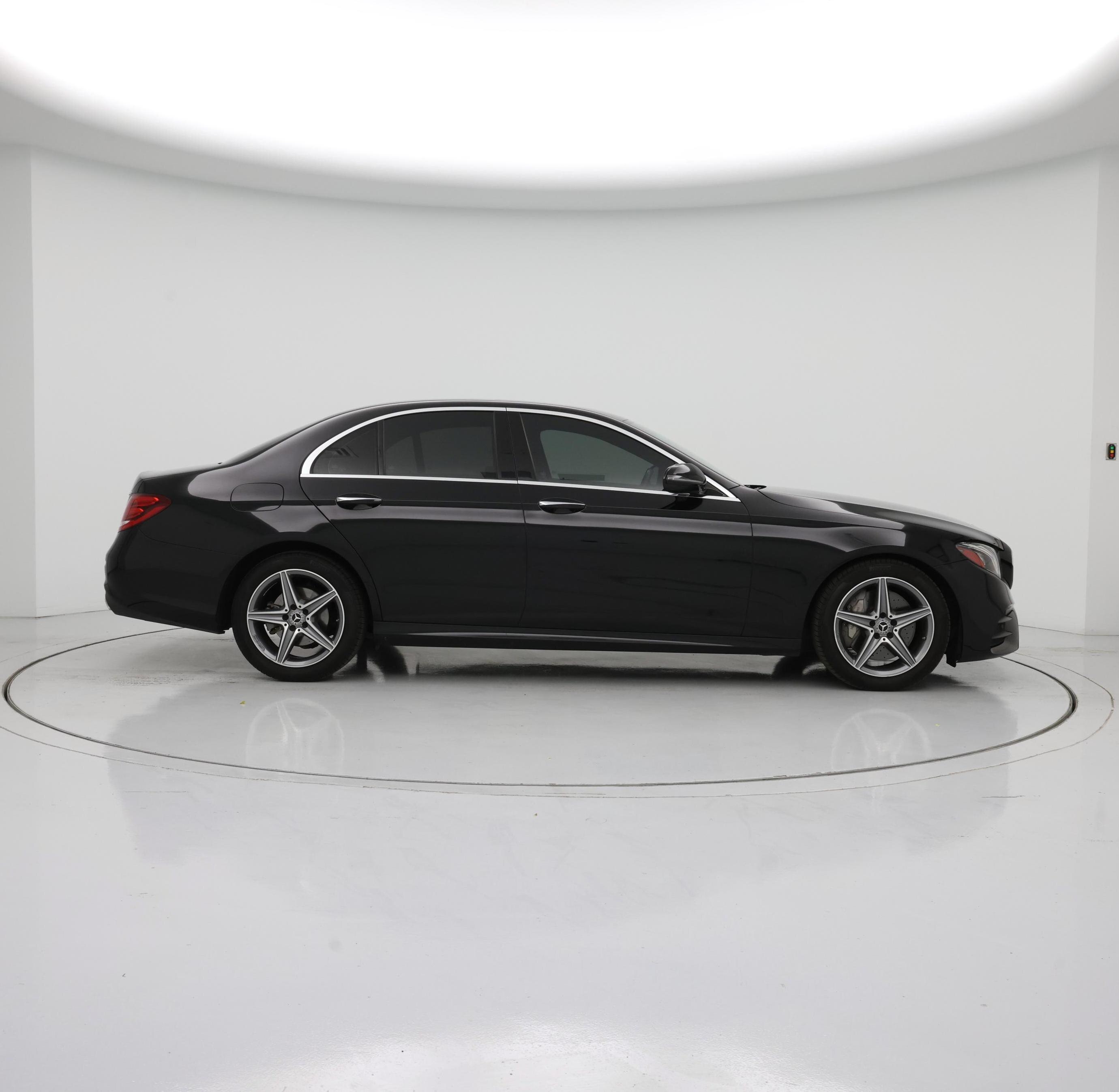 Thumbnail: 2020 Mercedes-Benz E-Class - 7