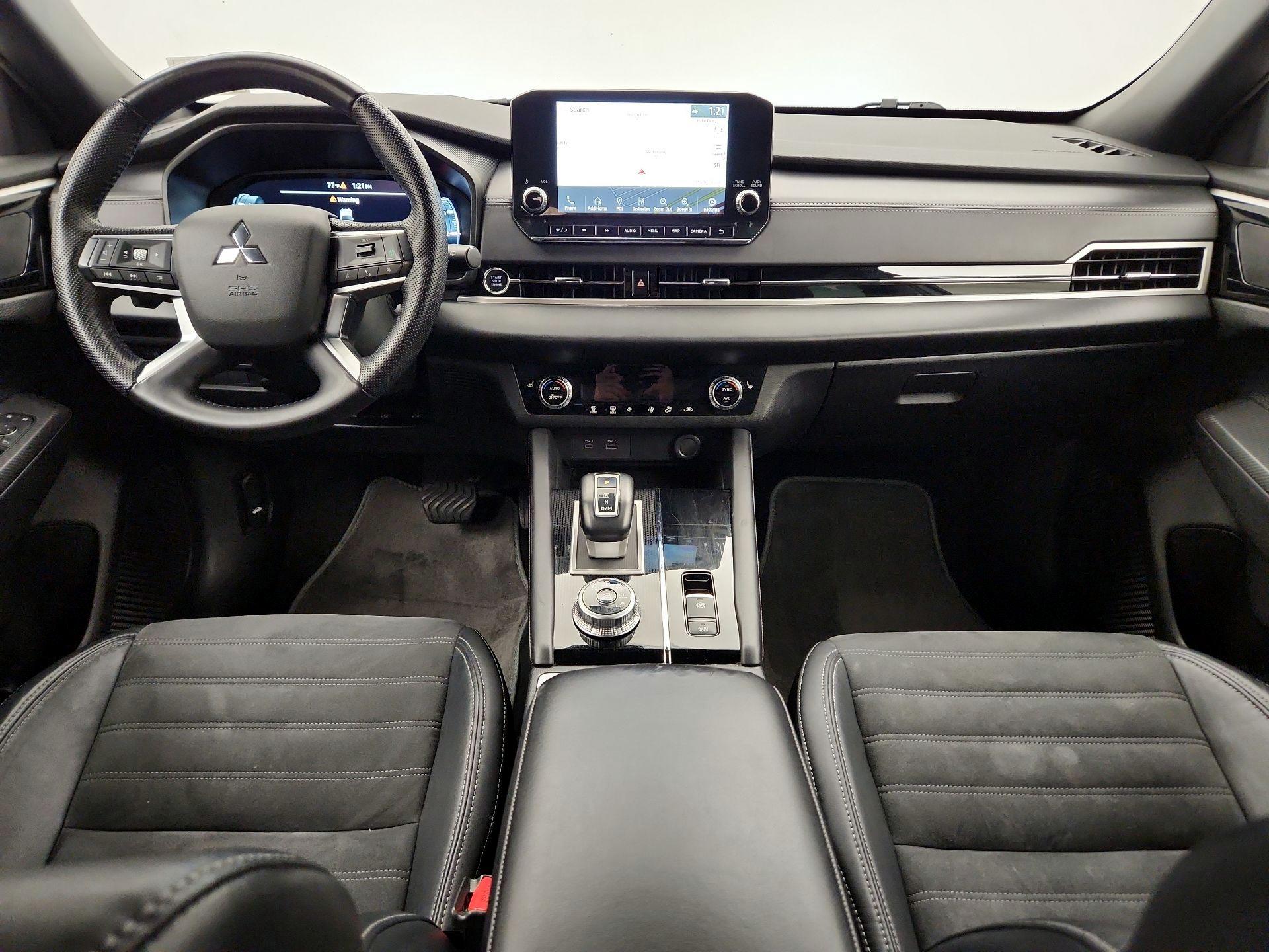 Thumbnail: 2023 Mitsubishi Outlander - 9