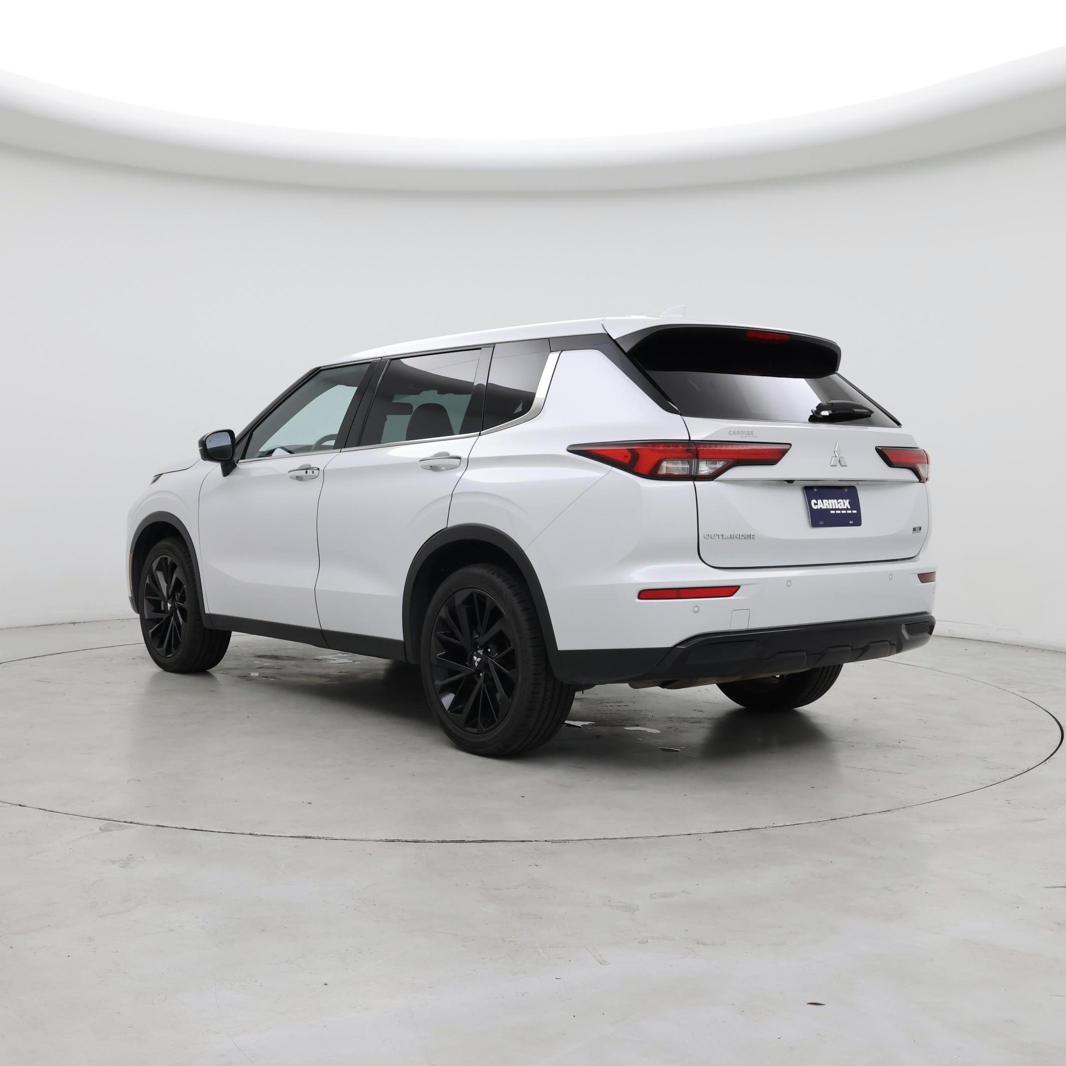 Thumbnail: 2023 Mitsubishi Outlander - 2