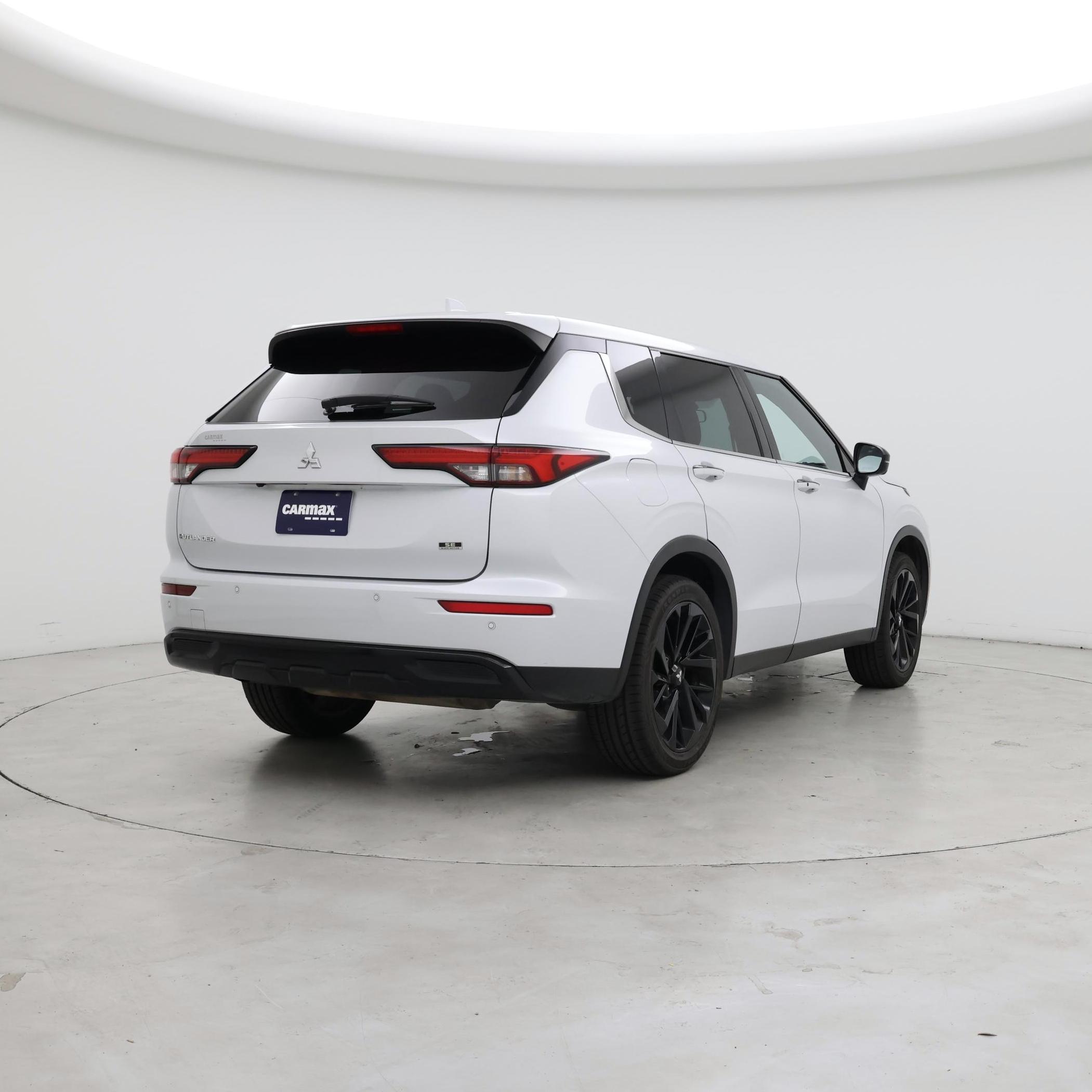 Thumbnail: 2023 Mitsubishi Outlander - 8