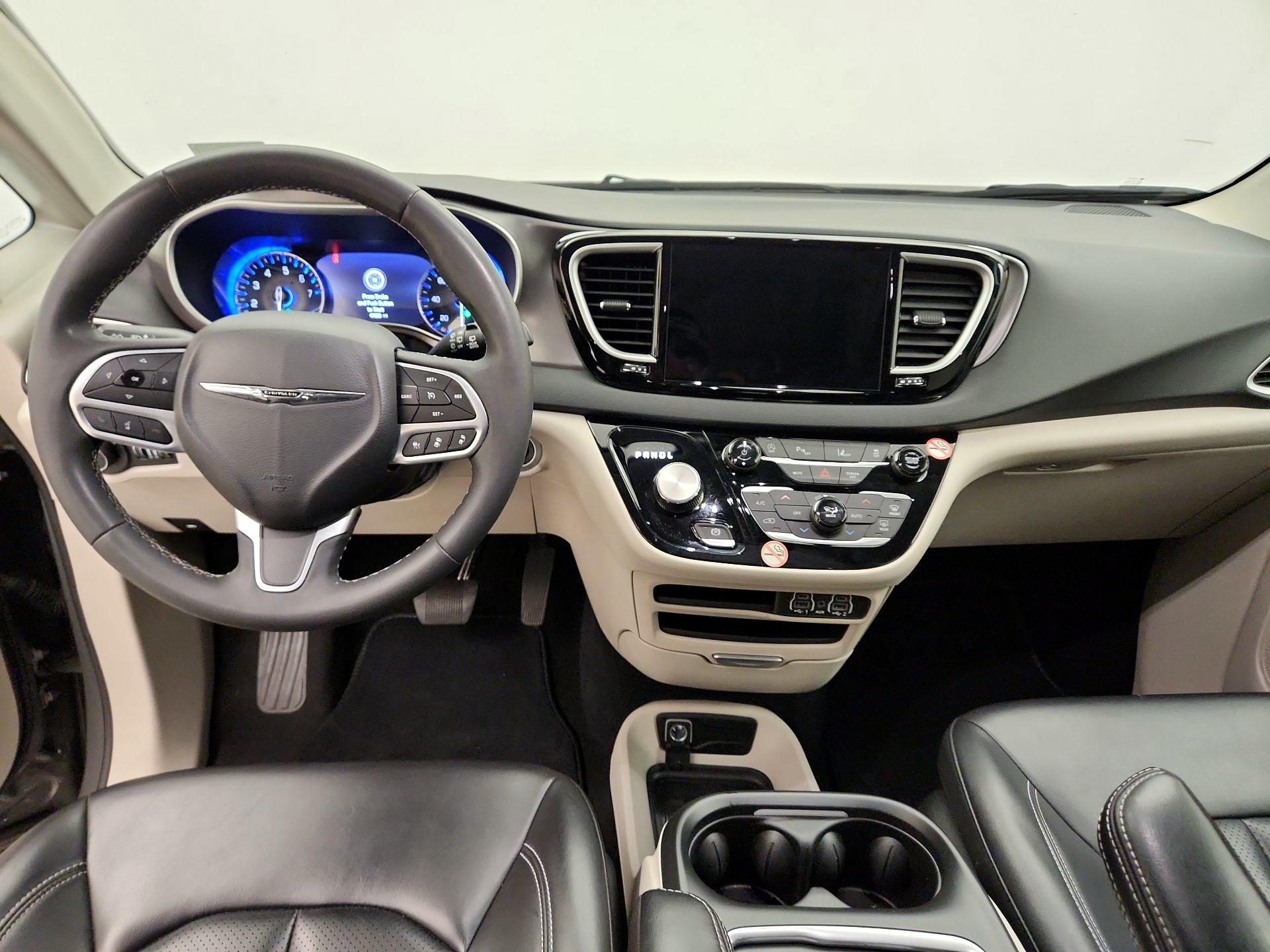 Thumbnail: 2023 Chrysler Pacifica - 9