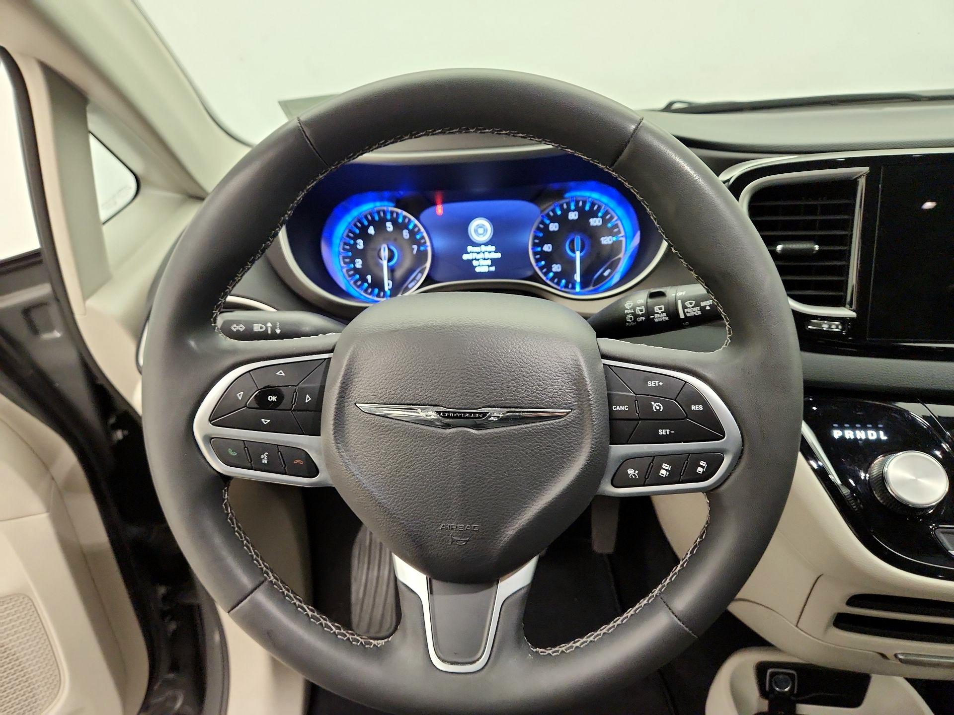 Thumbnail: 2023 Chrysler Pacifica - 10