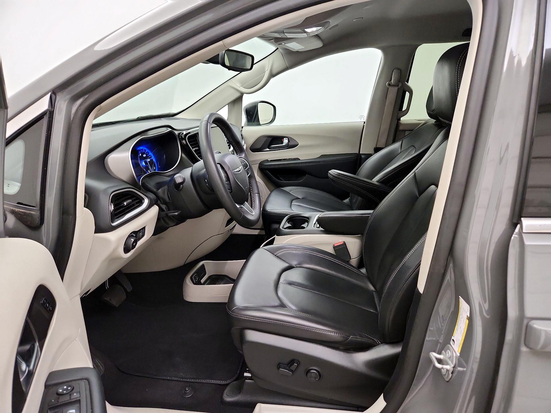 Thumbnail: 2023 Chrysler Pacifica - 11