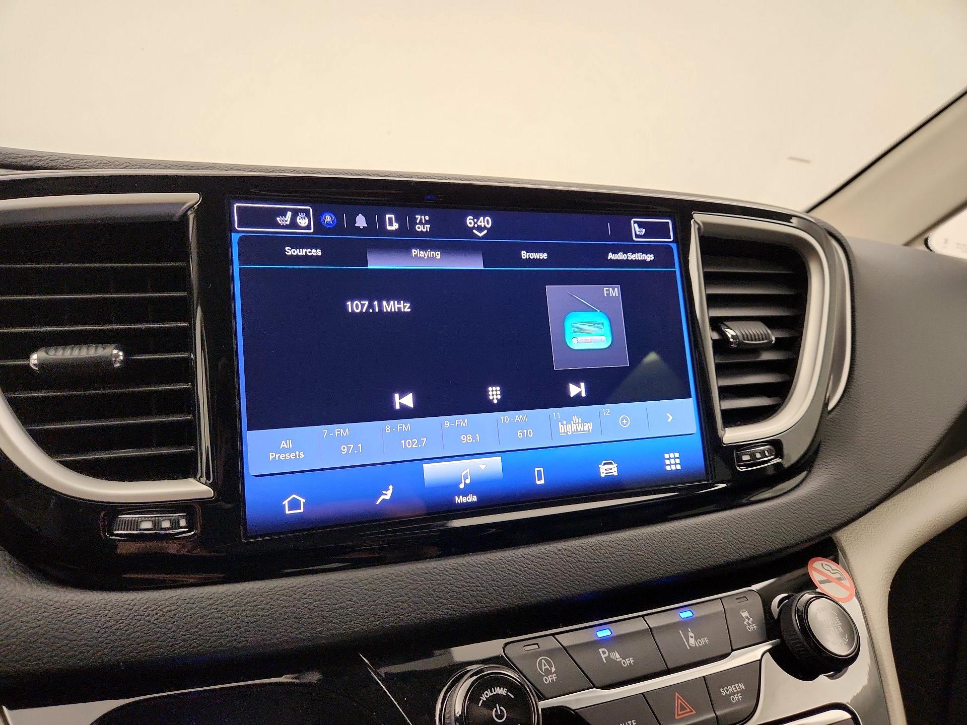 Thumbnail: 2023 Chrysler Pacifica - 15