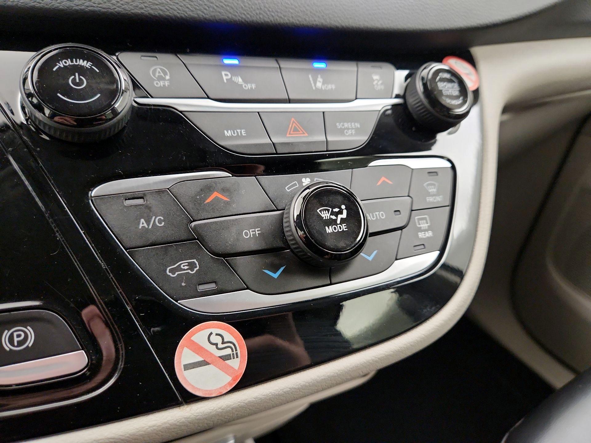 Thumbnail: 2023 Chrysler Pacifica - 16