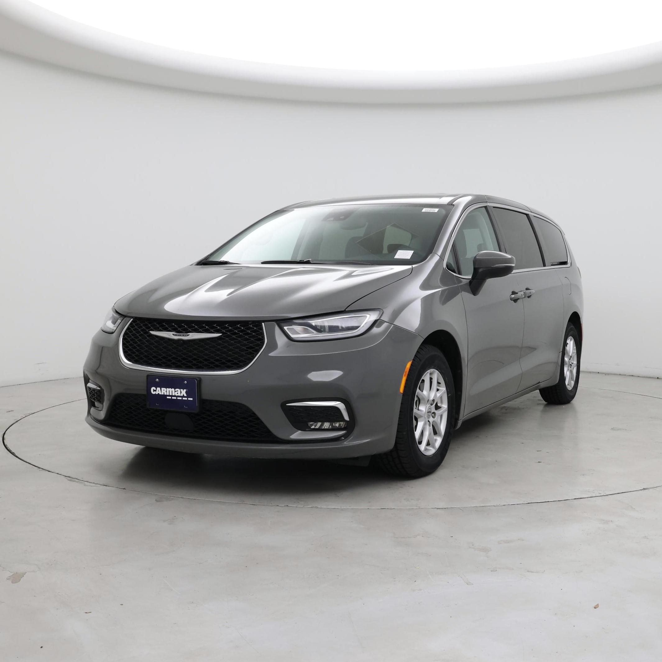 Thumbnail: 2023 Chrysler Pacifica - 4