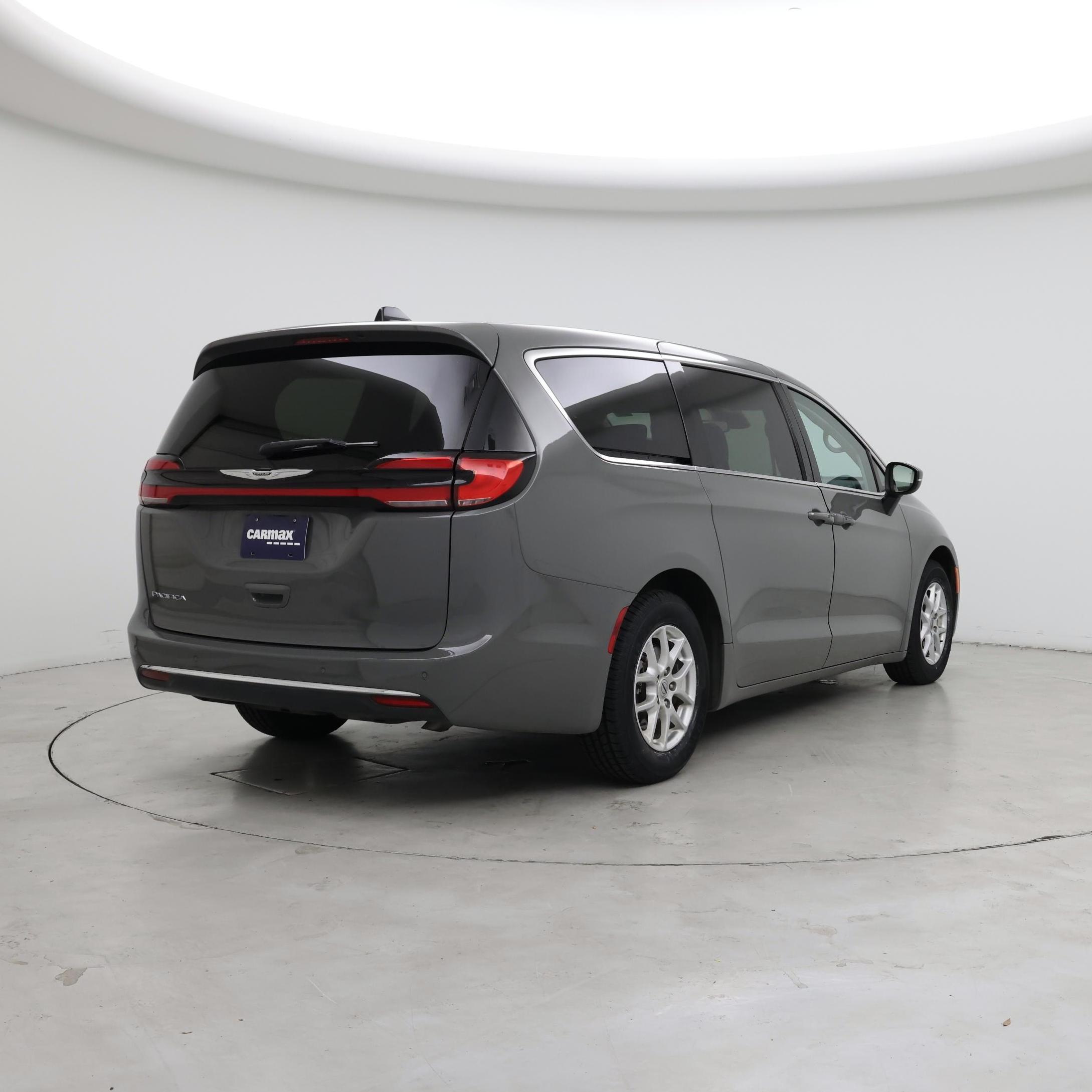 Thumbnail: 2023 Chrysler Pacifica - 8