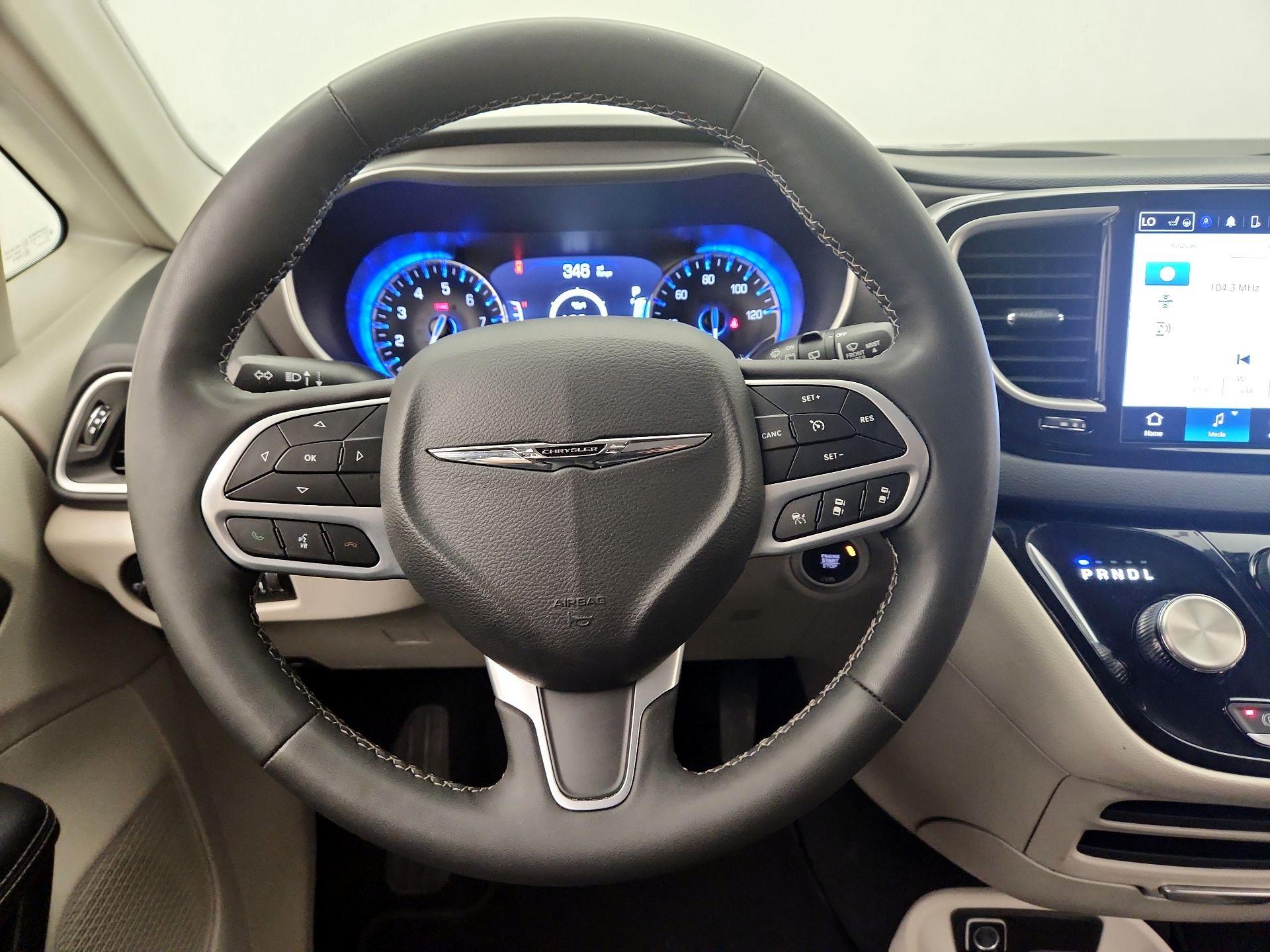 Thumbnail: 2023 Chrysler Pacifica - 10