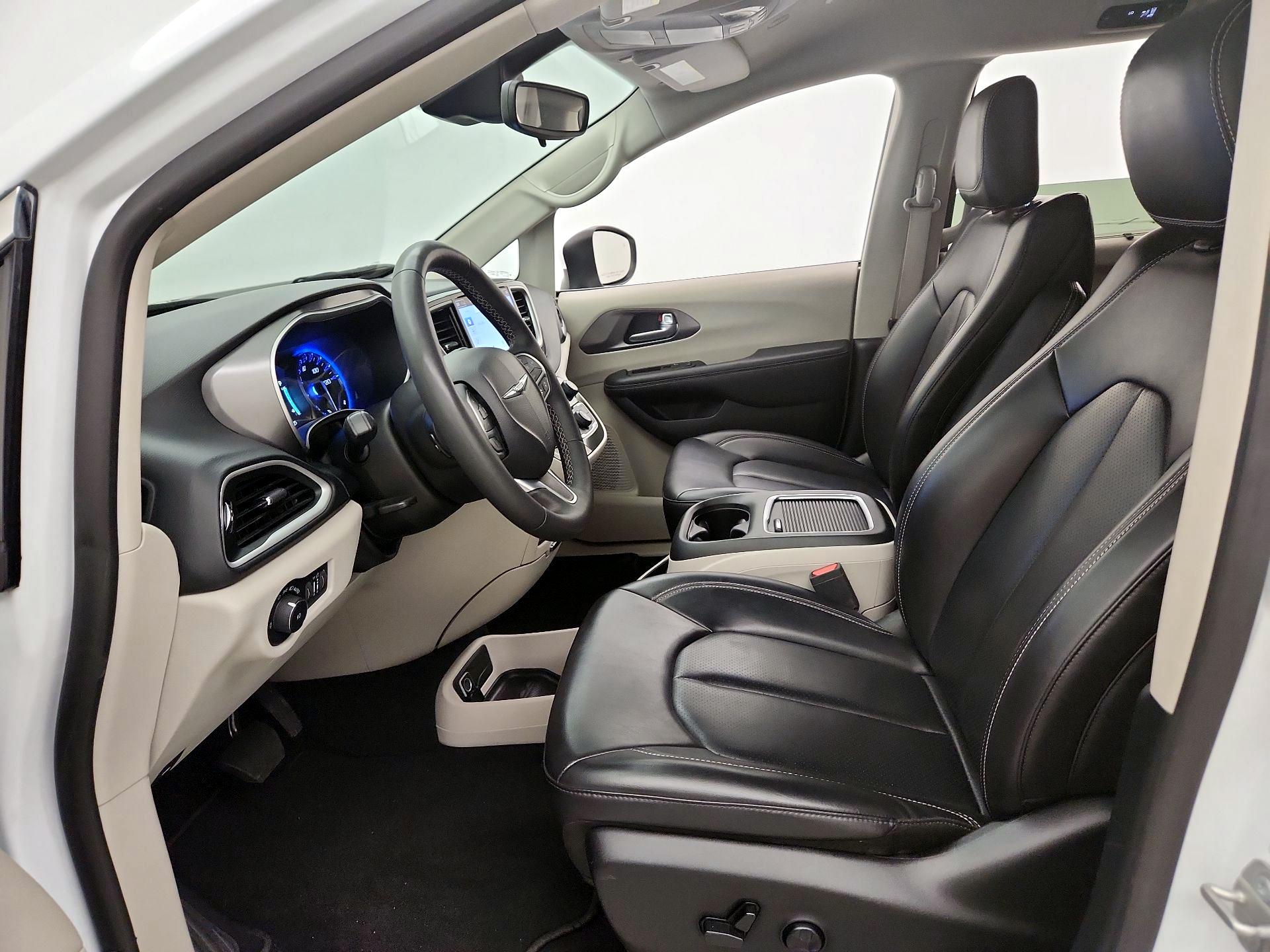 Thumbnail: 2023 Chrysler Pacifica - 11