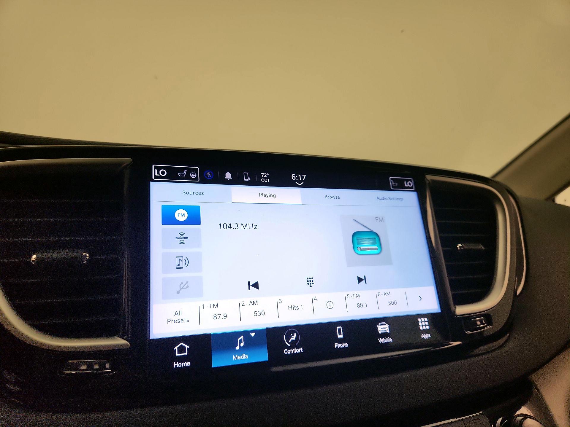Thumbnail: 2023 Chrysler Pacifica - 15