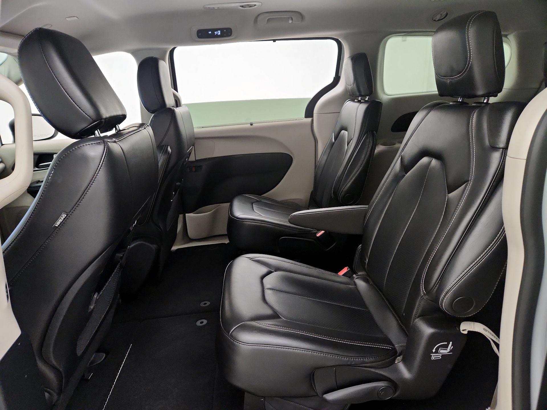Thumbnail: 2023 Chrysler Pacifica - 19