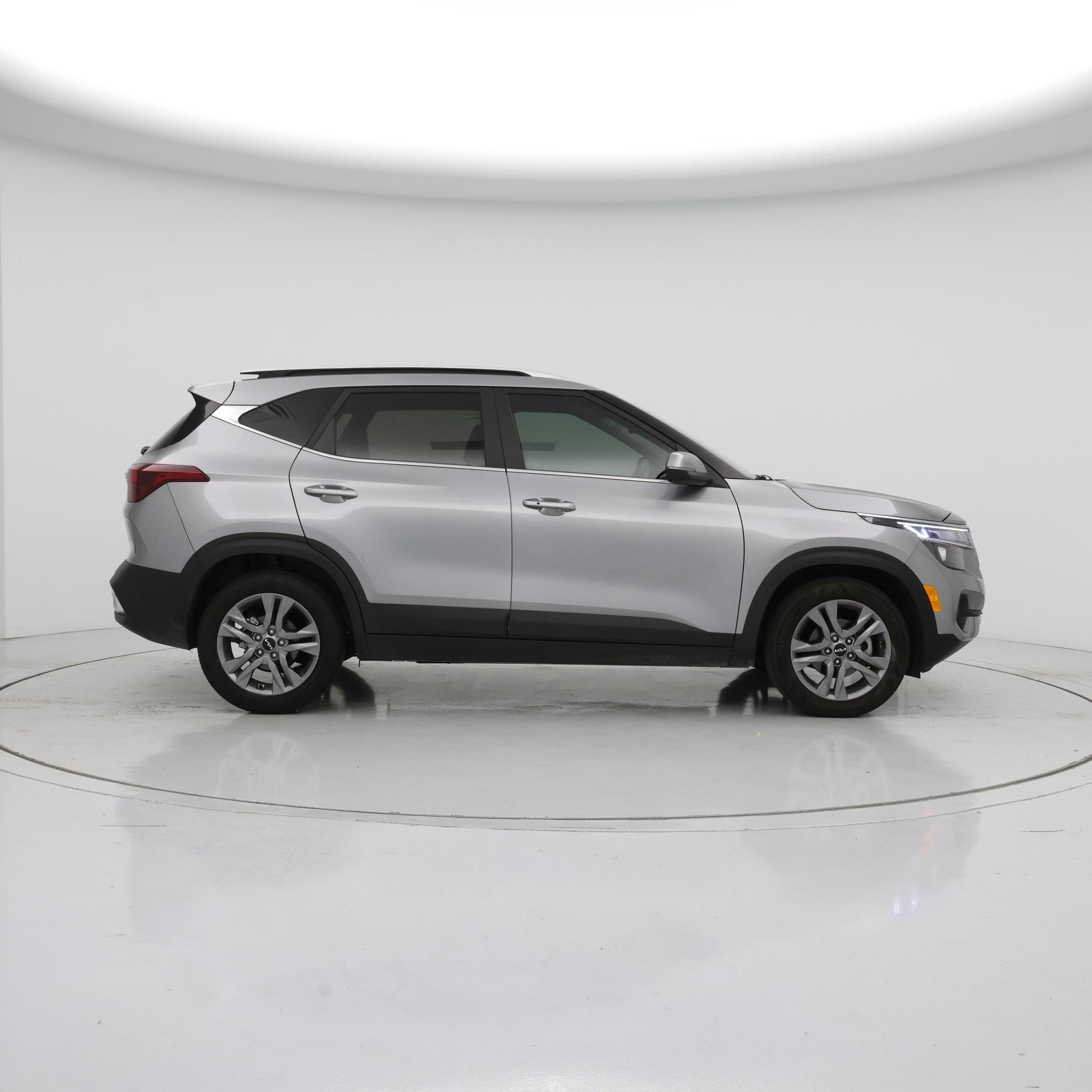 Thumbnail: 2023 Kia Seltos - 7
