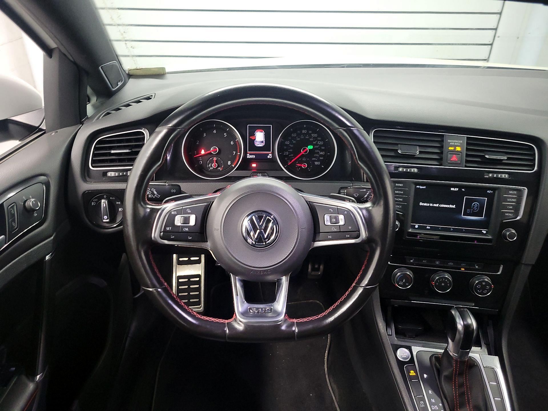 Thumbnail: 2017 Volkswagen Golf - 10