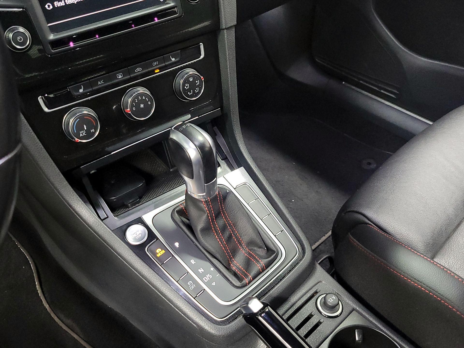 Thumbnail: 2017 Volkswagen Golf - 16