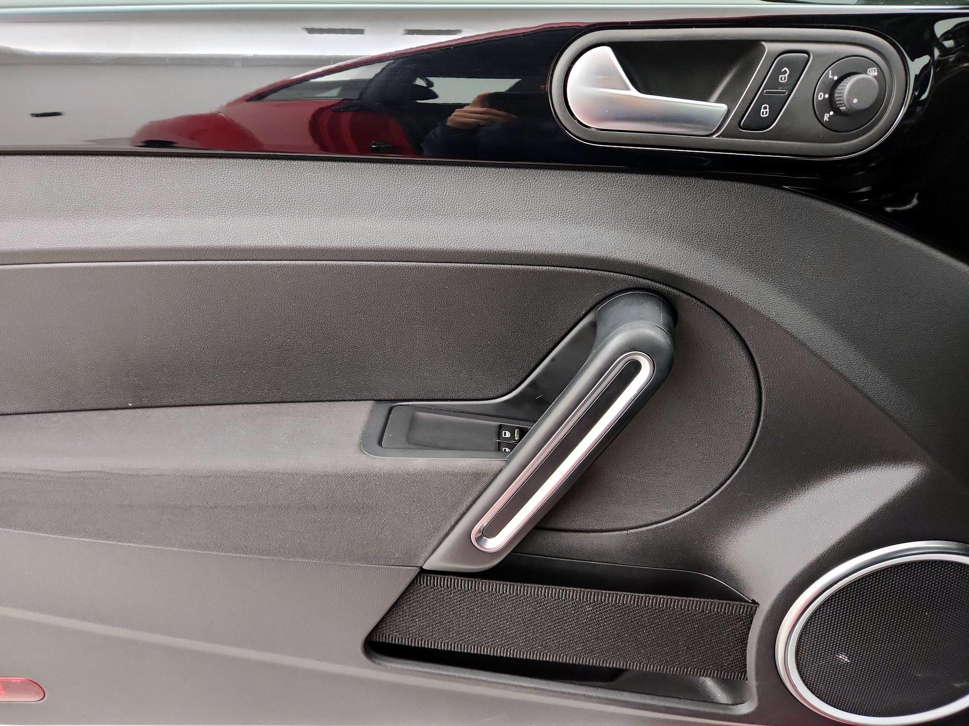 Thumbnail: 2013 Volkswagen Beetle - 12