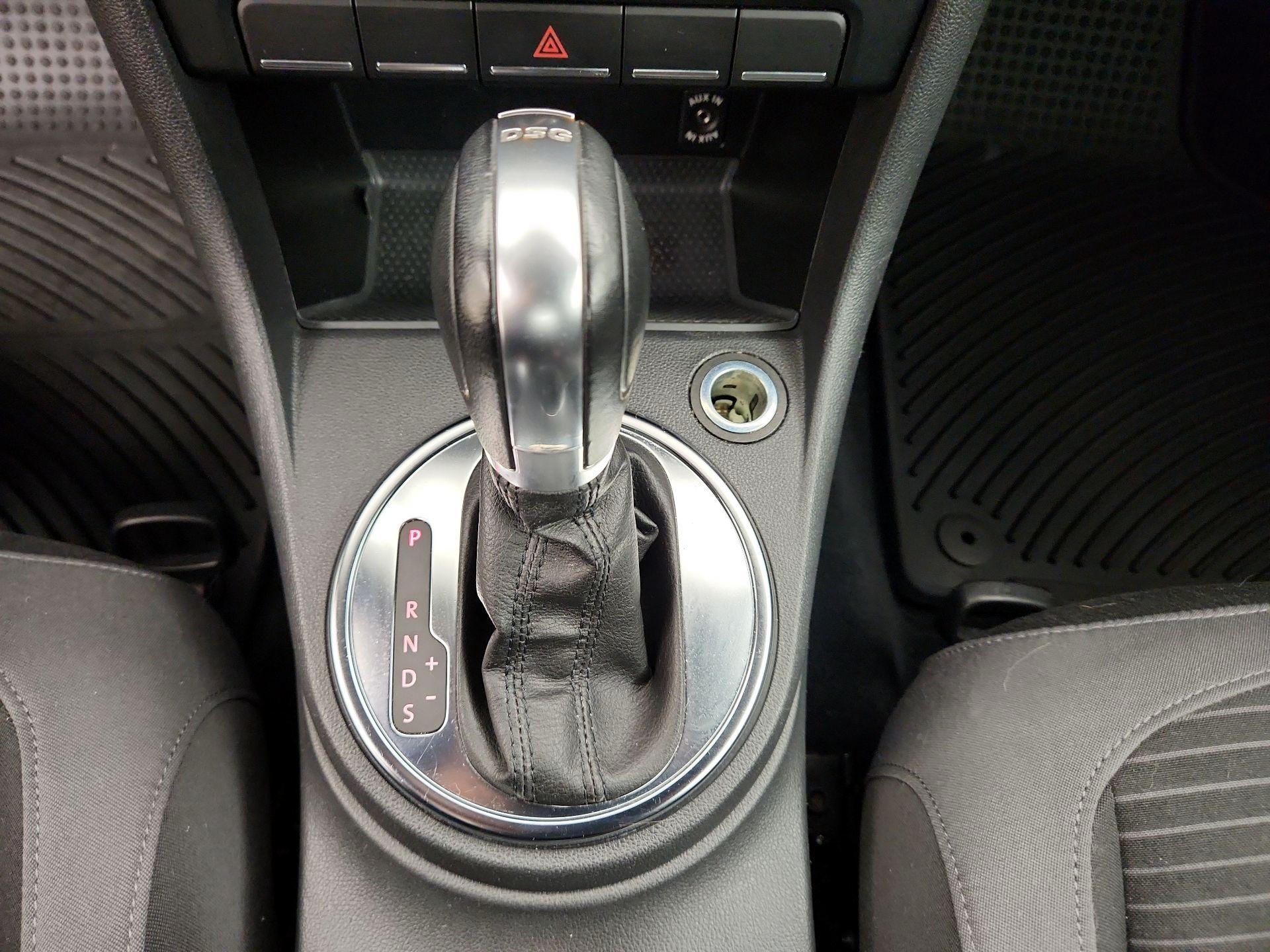 Thumbnail: 2013 Volkswagen Beetle - 16