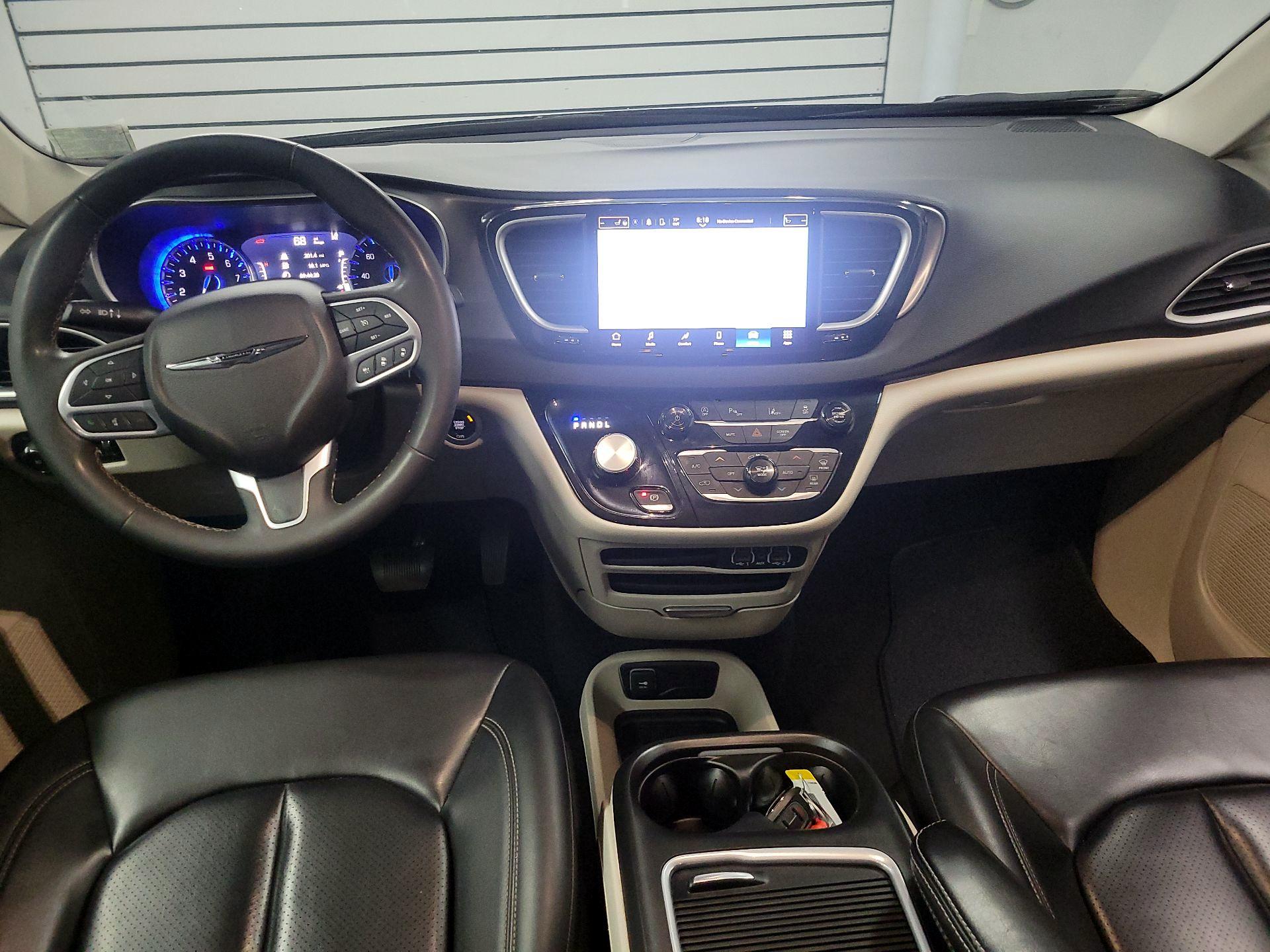 Thumbnail: 2023 Chrysler Pacifica - 9