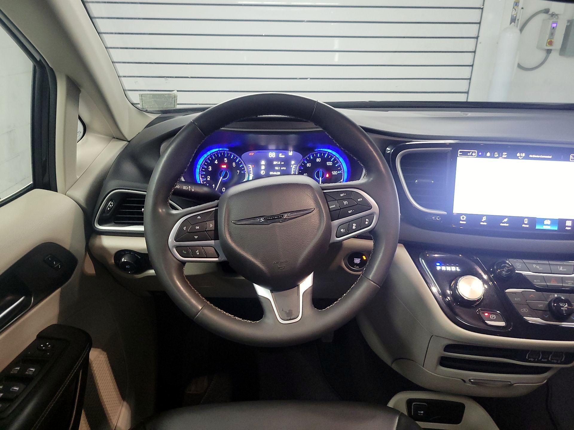 Thumbnail: 2023 Chrysler Pacifica - 10