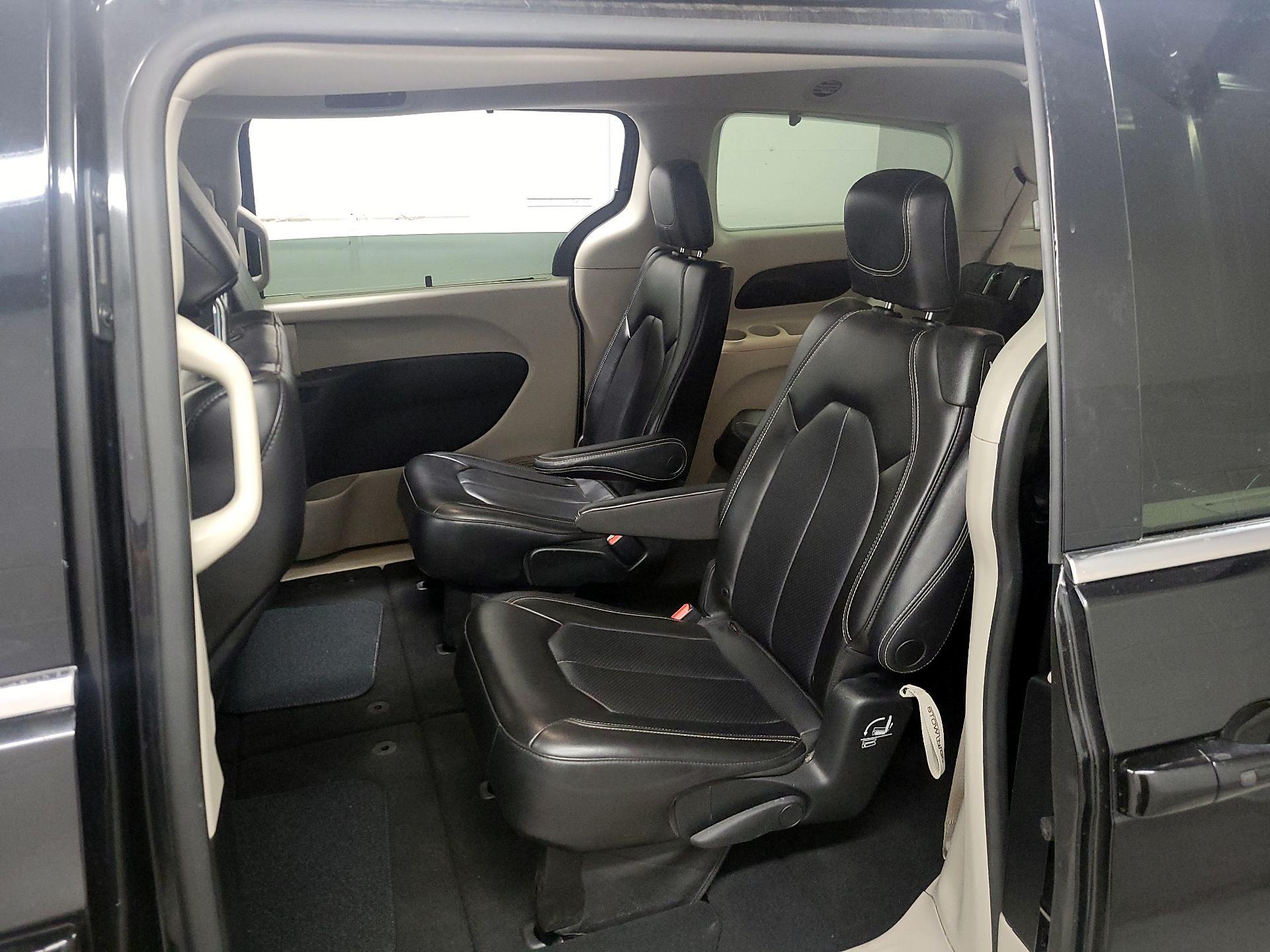 Thumbnail: 2023 Chrysler Pacifica - 19