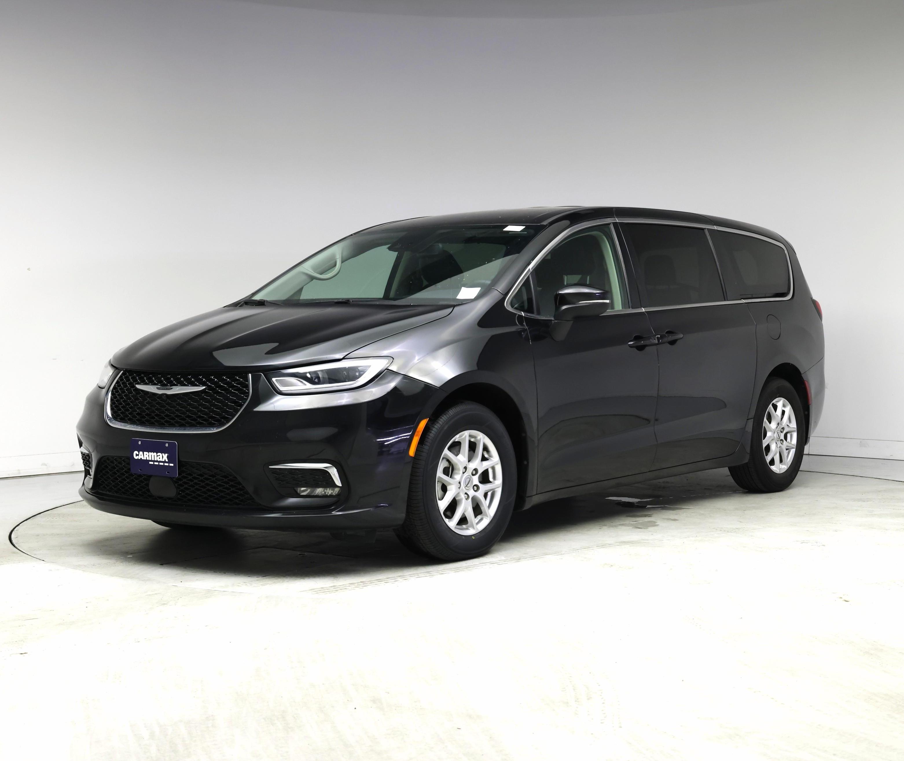 Thumbnail: 2023 Chrysler Pacifica - 4