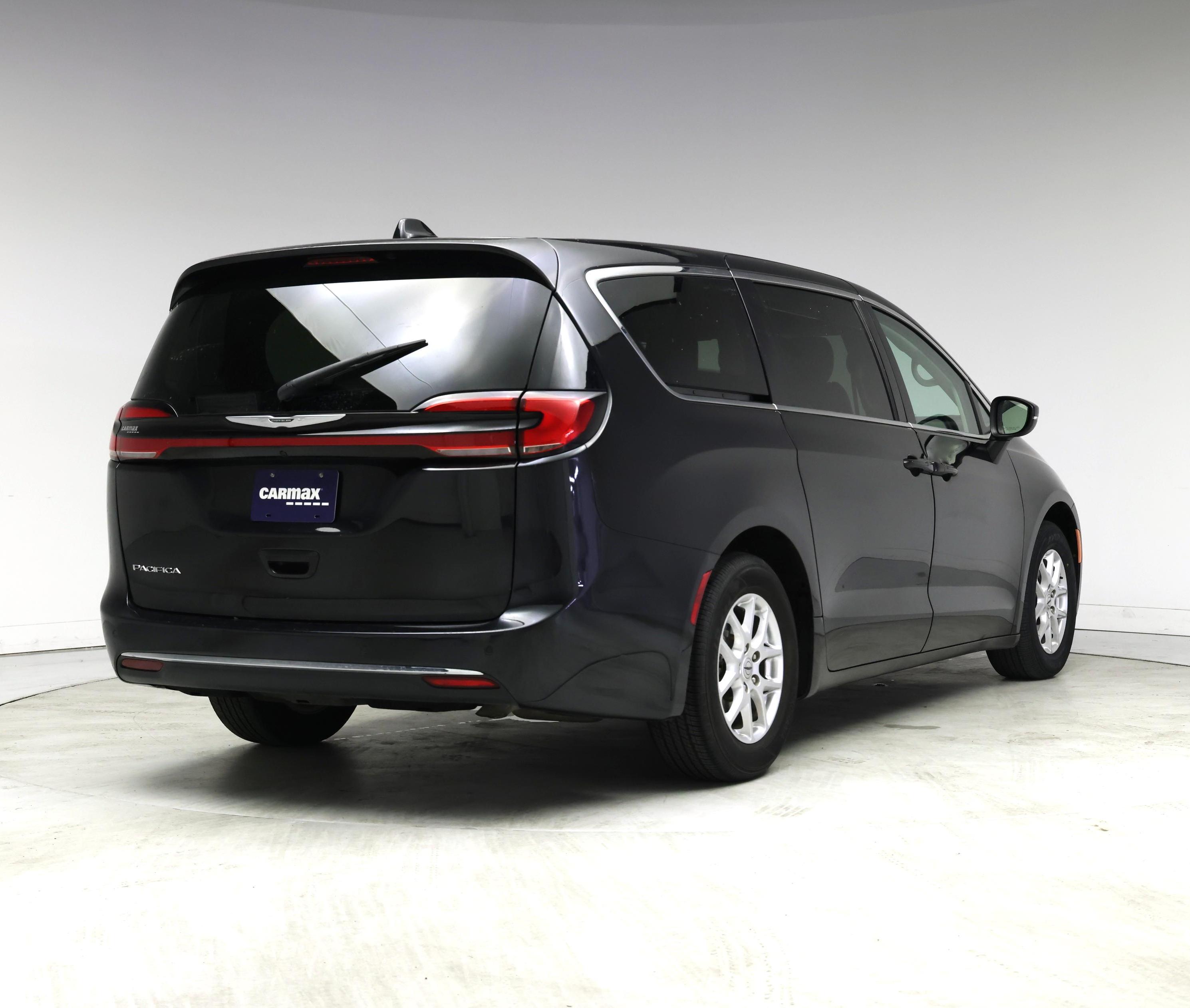 Thumbnail: 2023 Chrysler Pacifica - 8