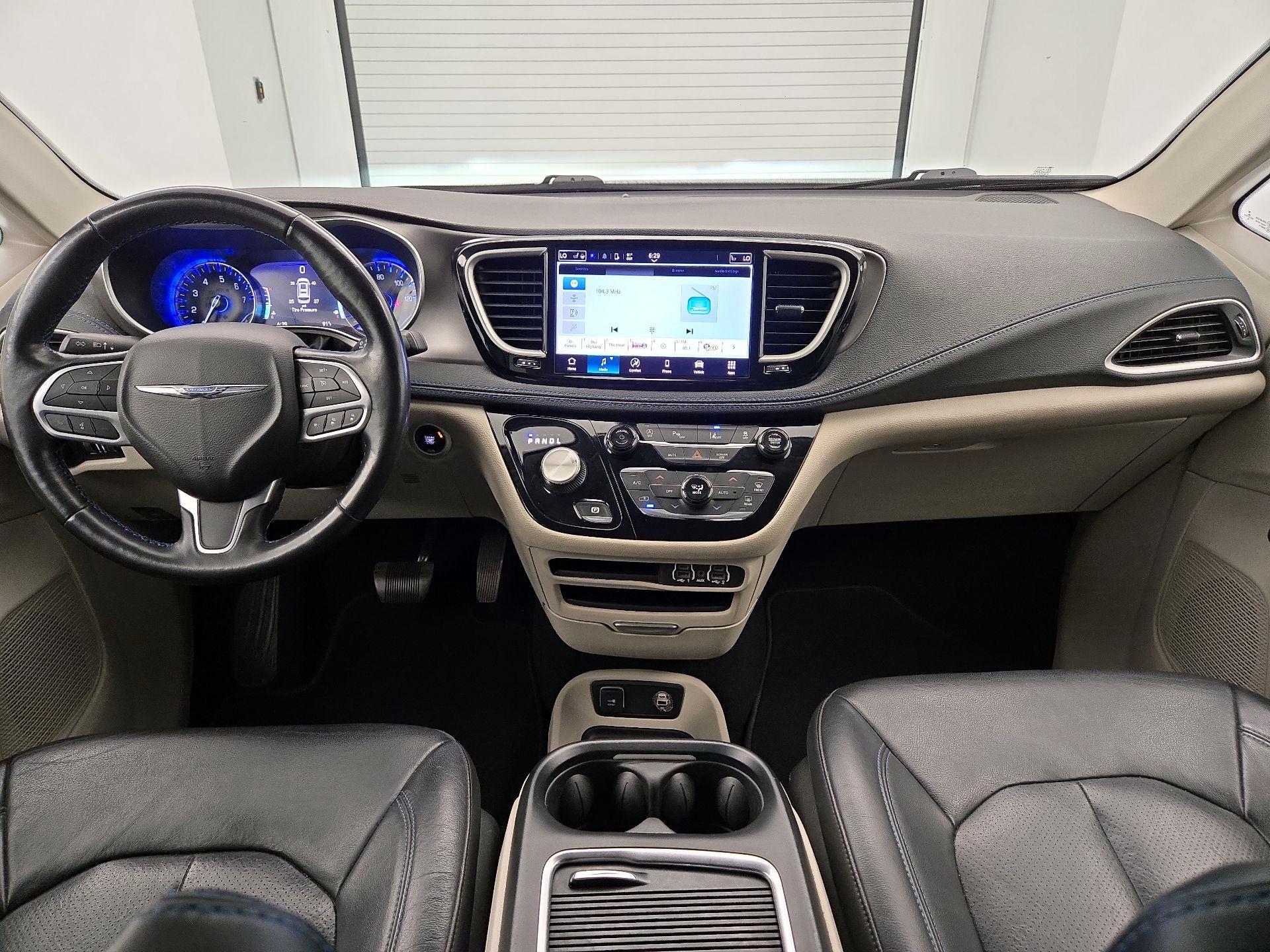 Thumbnail: 2021 Chrysler Pacifica - 9