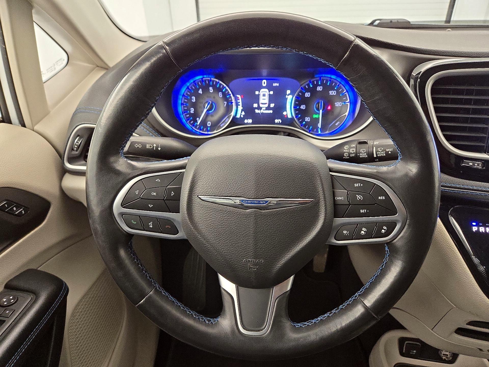 Thumbnail: 2021 Chrysler Pacifica - 10