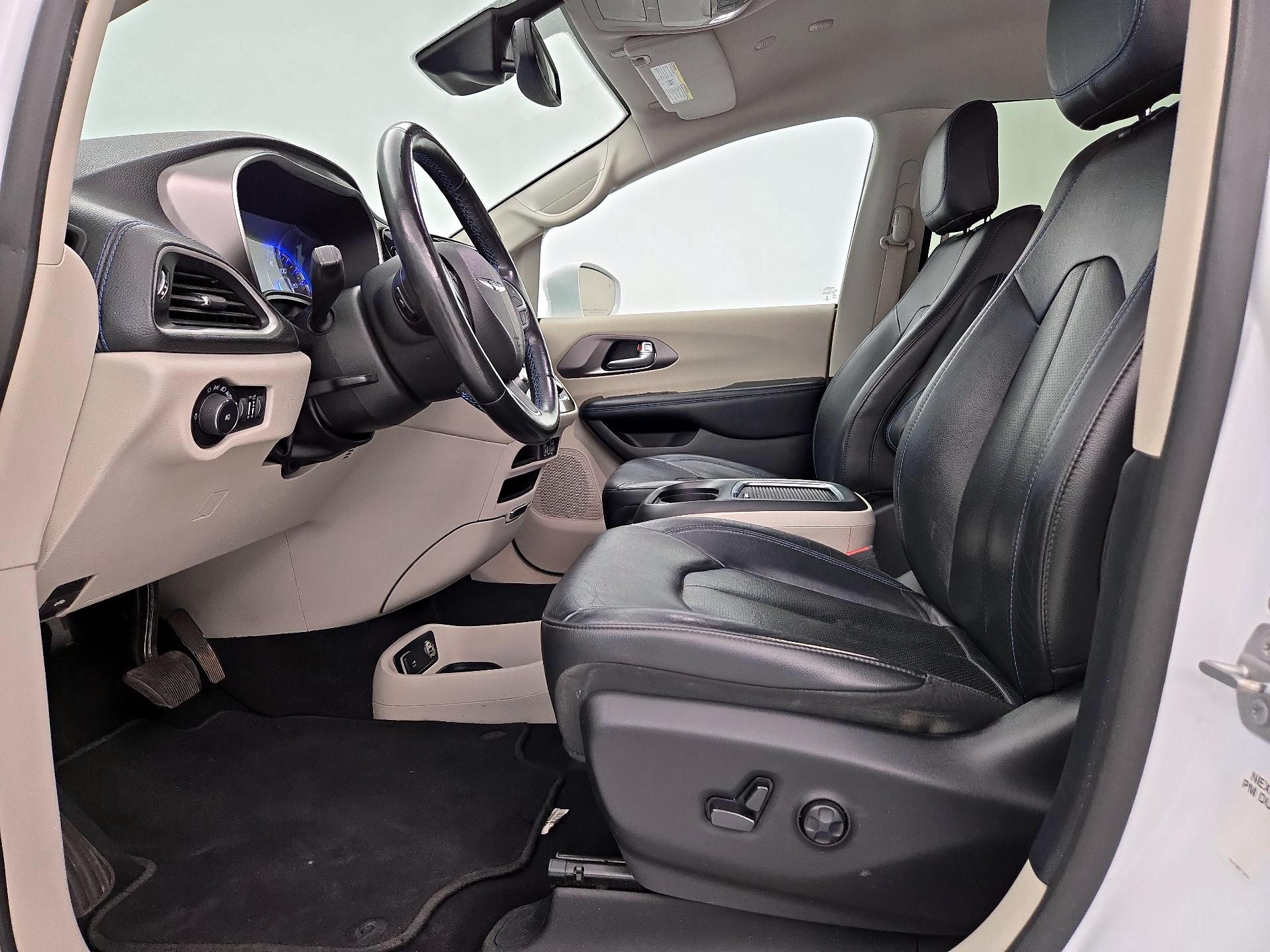 Thumbnail: 2021 Chrysler Pacifica - 11