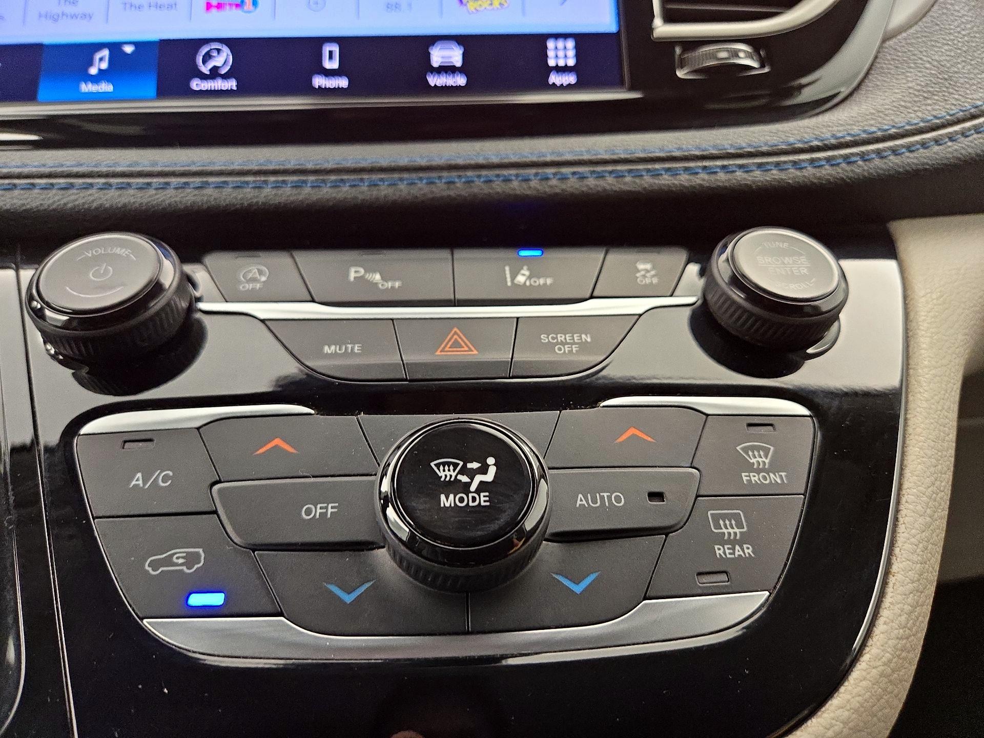 Thumbnail: 2021 Chrysler Pacifica - 16