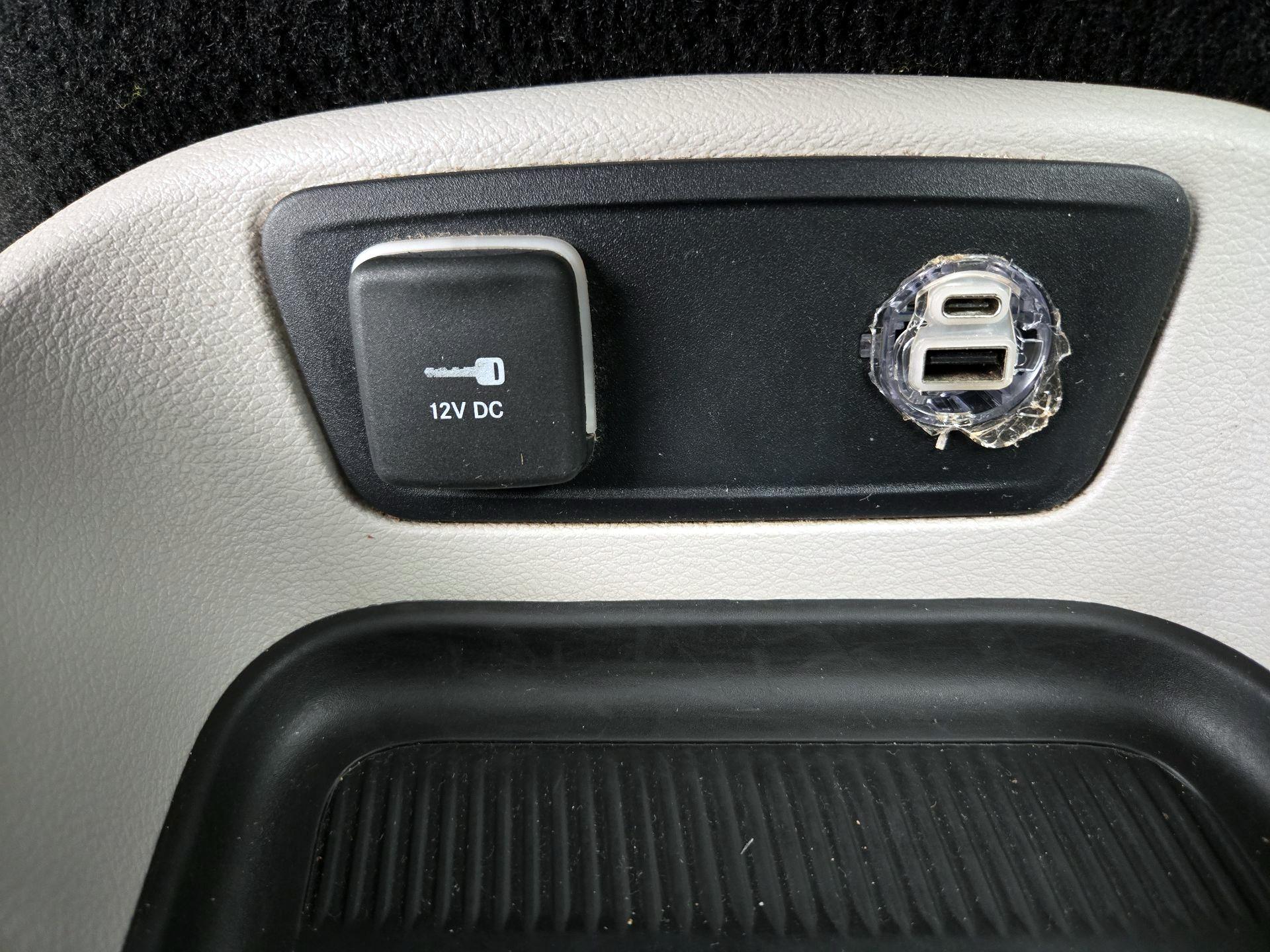 Thumbnail: 2021 Chrysler Pacifica - 18