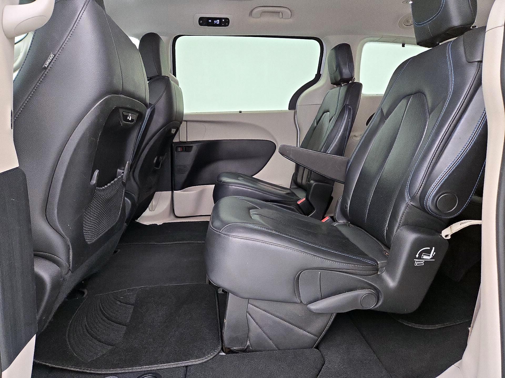 Thumbnail: 2021 Chrysler Pacifica - 19