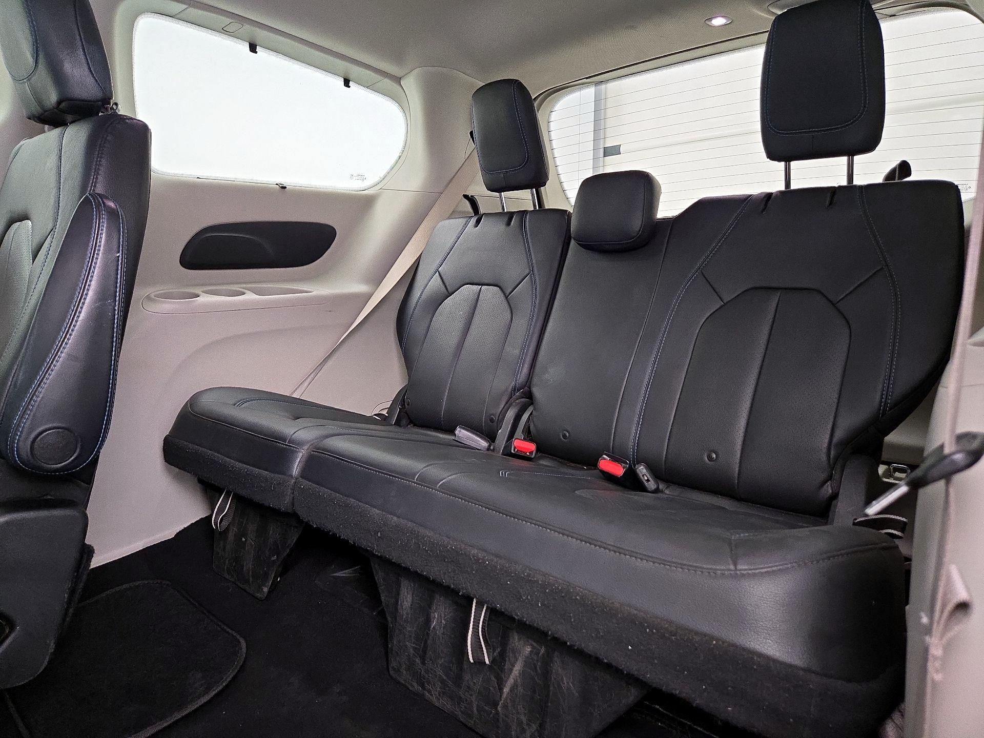 Thumbnail: 2021 Chrysler Pacifica - 20