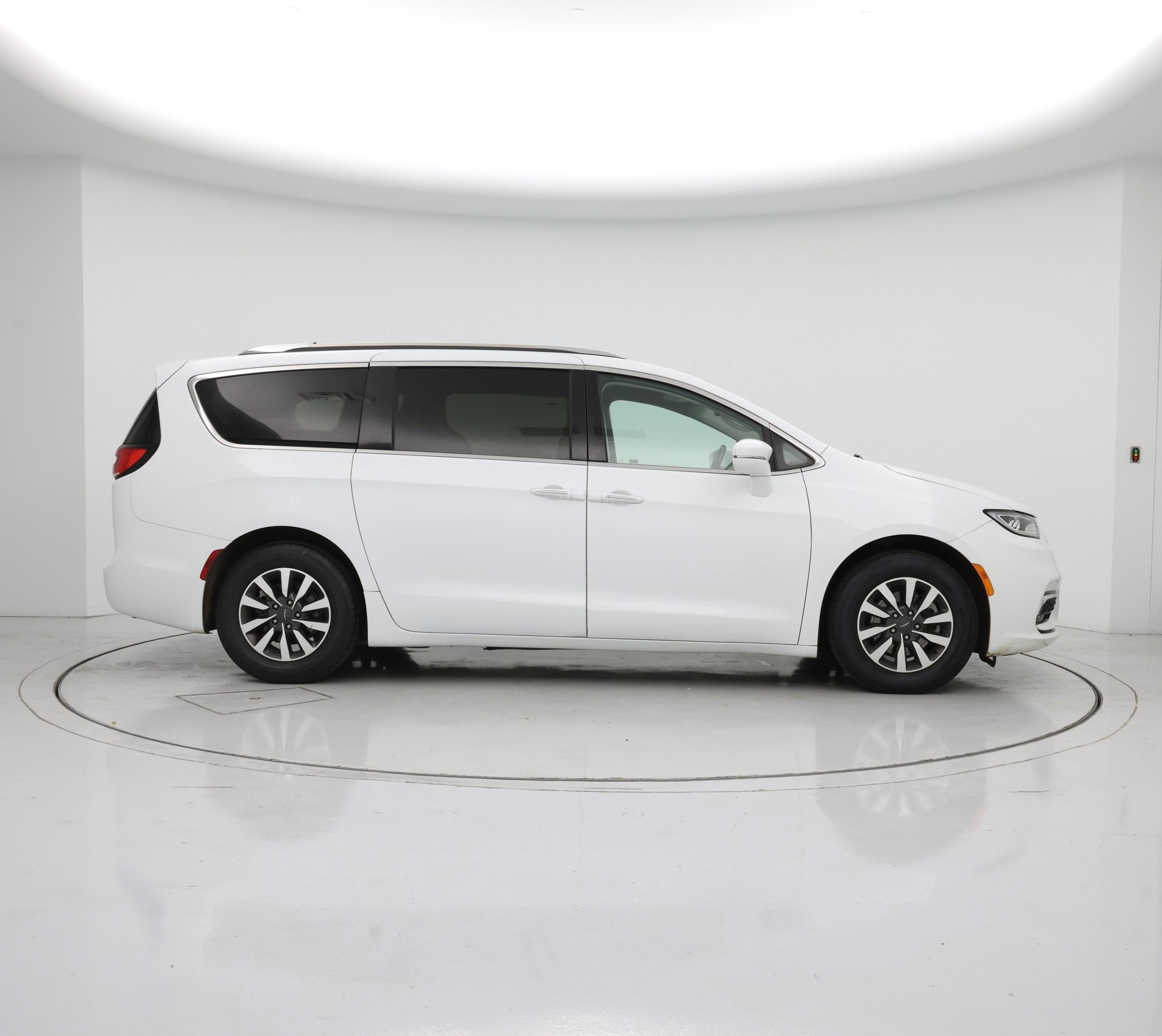 Thumbnail: 2021 Chrysler Pacifica - 7