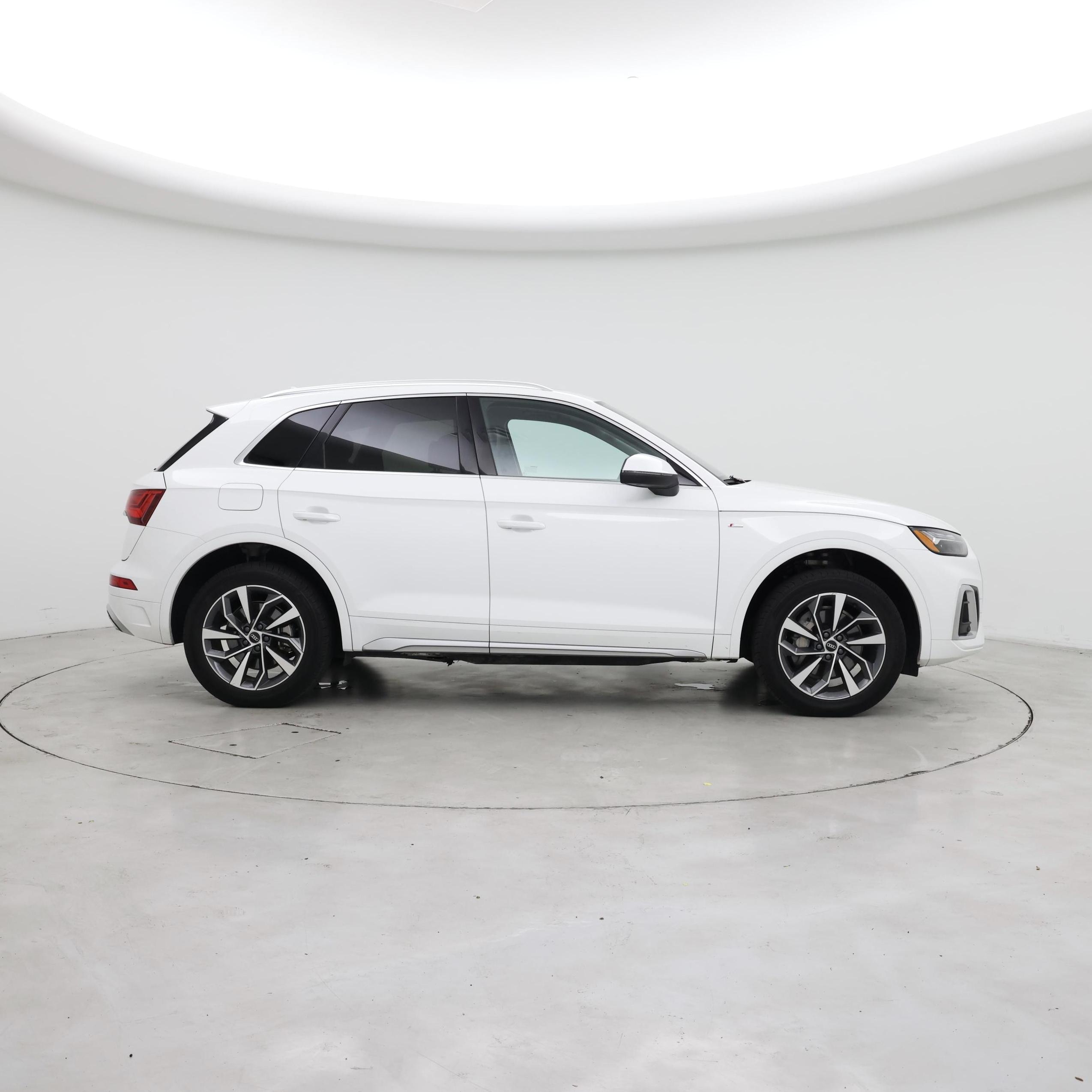 Thumbnail: 2023 Audi Q5 - 7