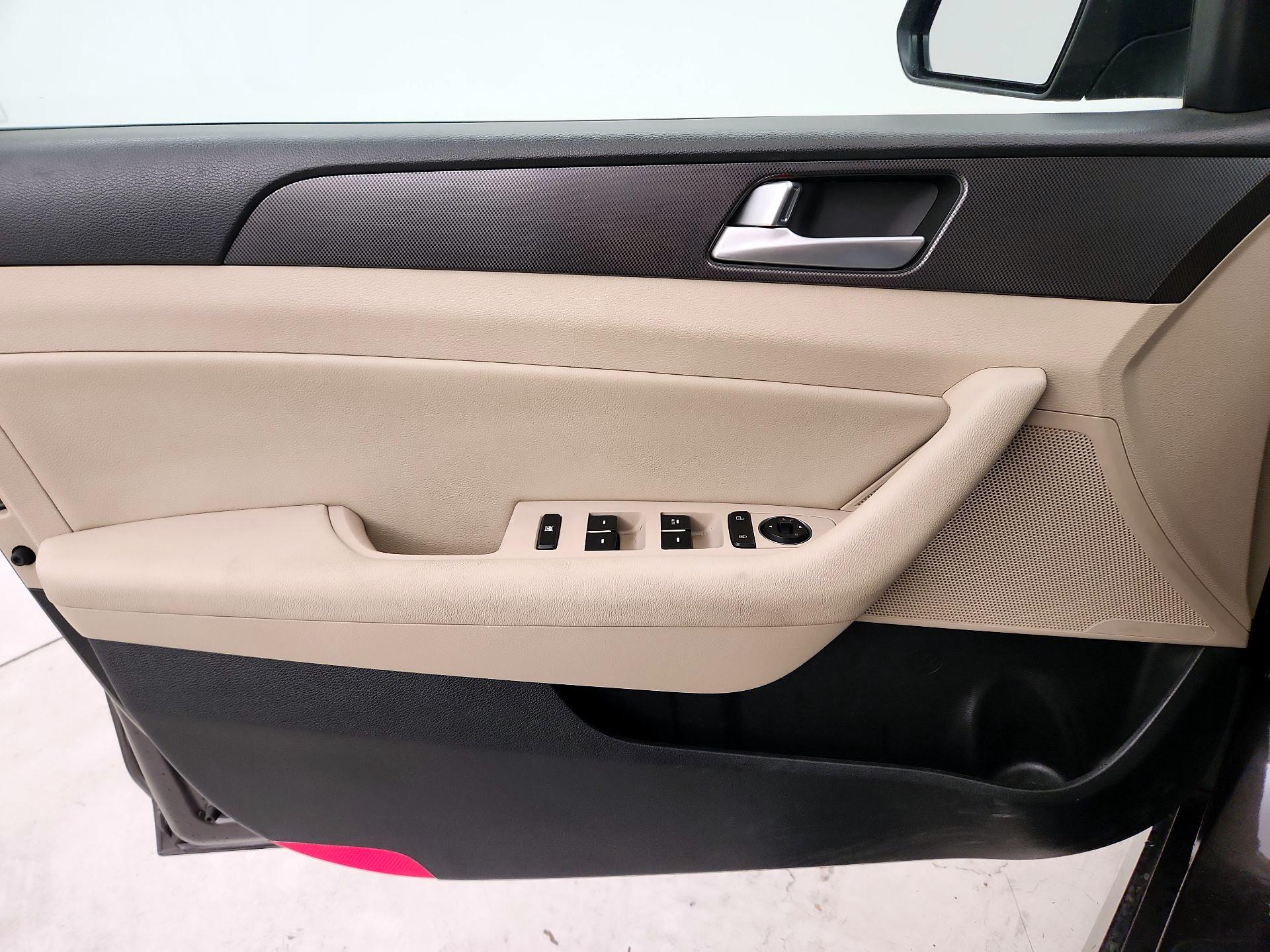 Thumbnail: 2015 Hyundai Sonata - 12