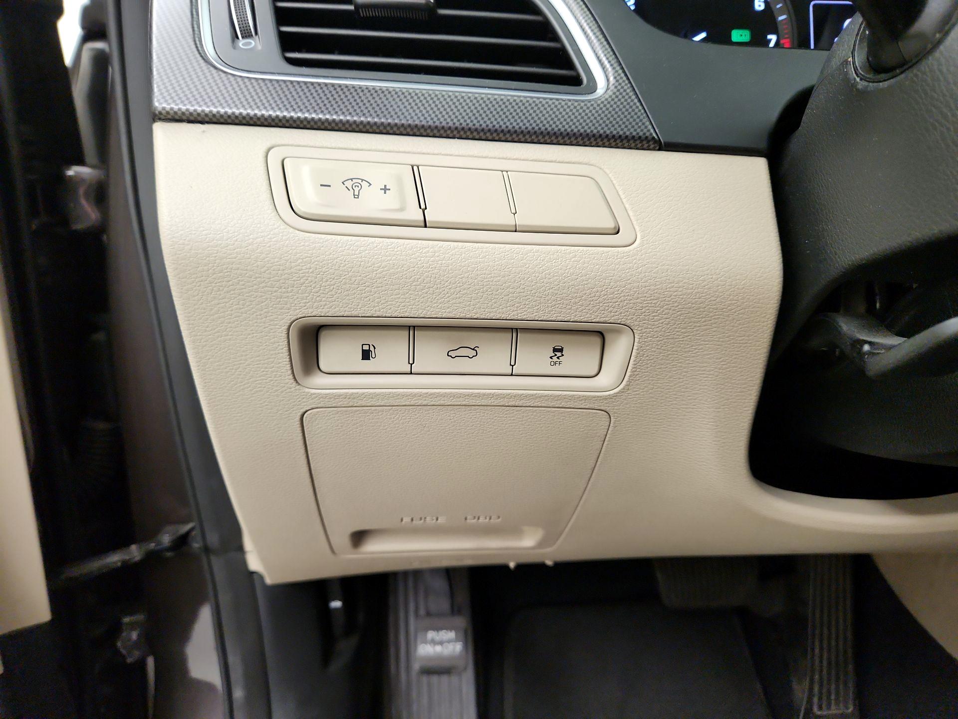 Thumbnail: 2015 Hyundai Sonata - 13