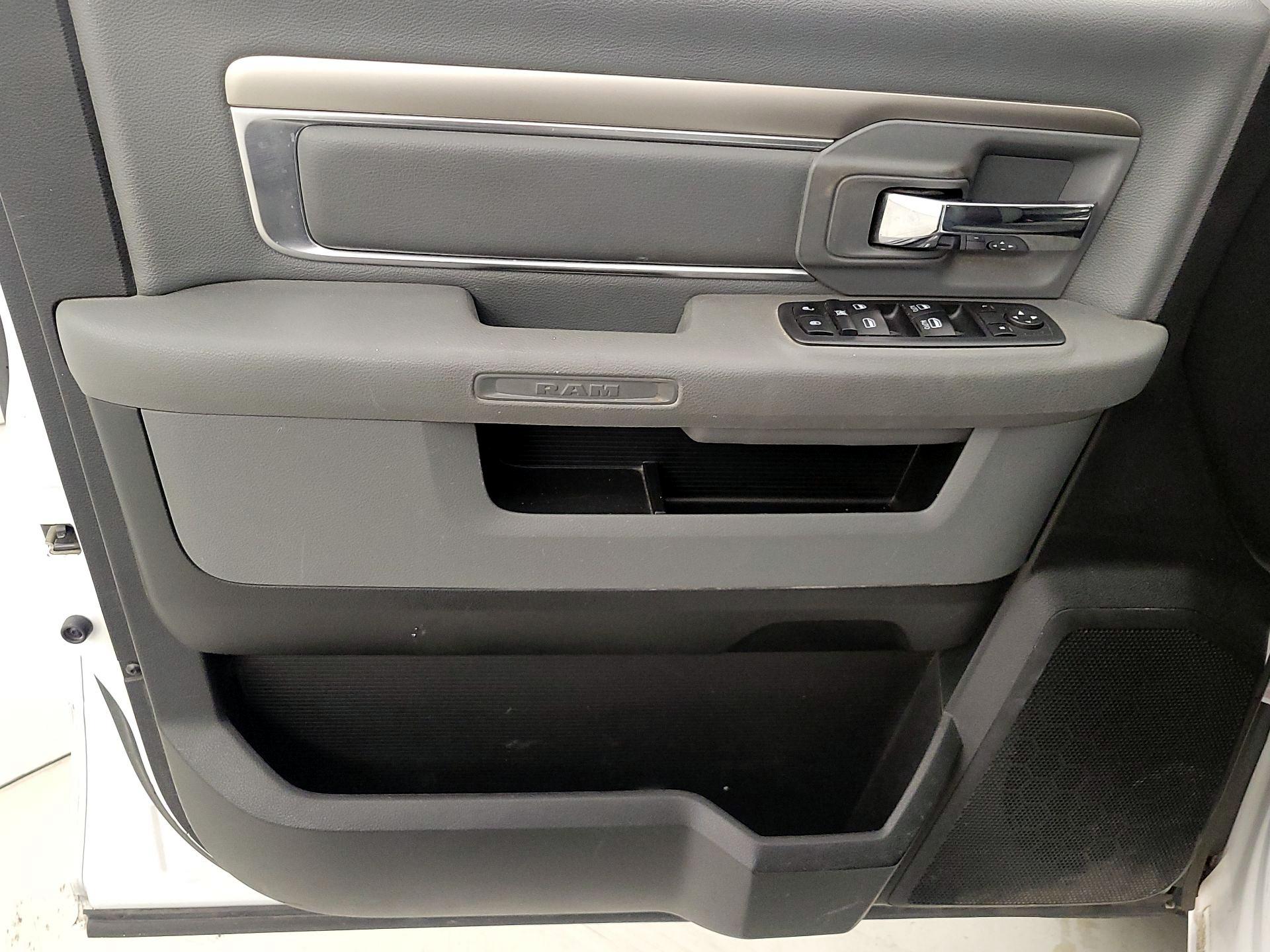 Thumbnail: 2020 RAM 1500 Classic - 12