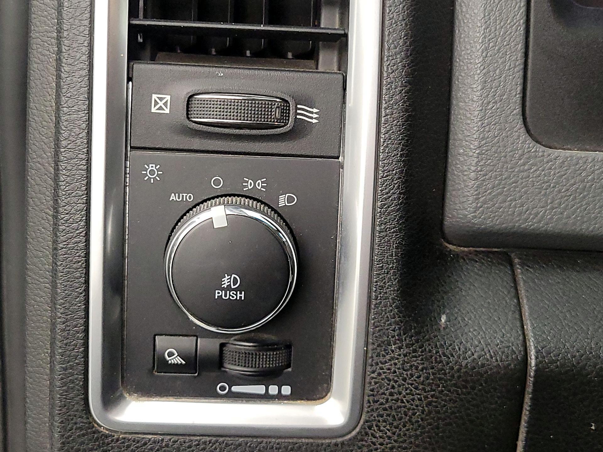 Thumbnail: 2020 RAM 1500 Classic - 13